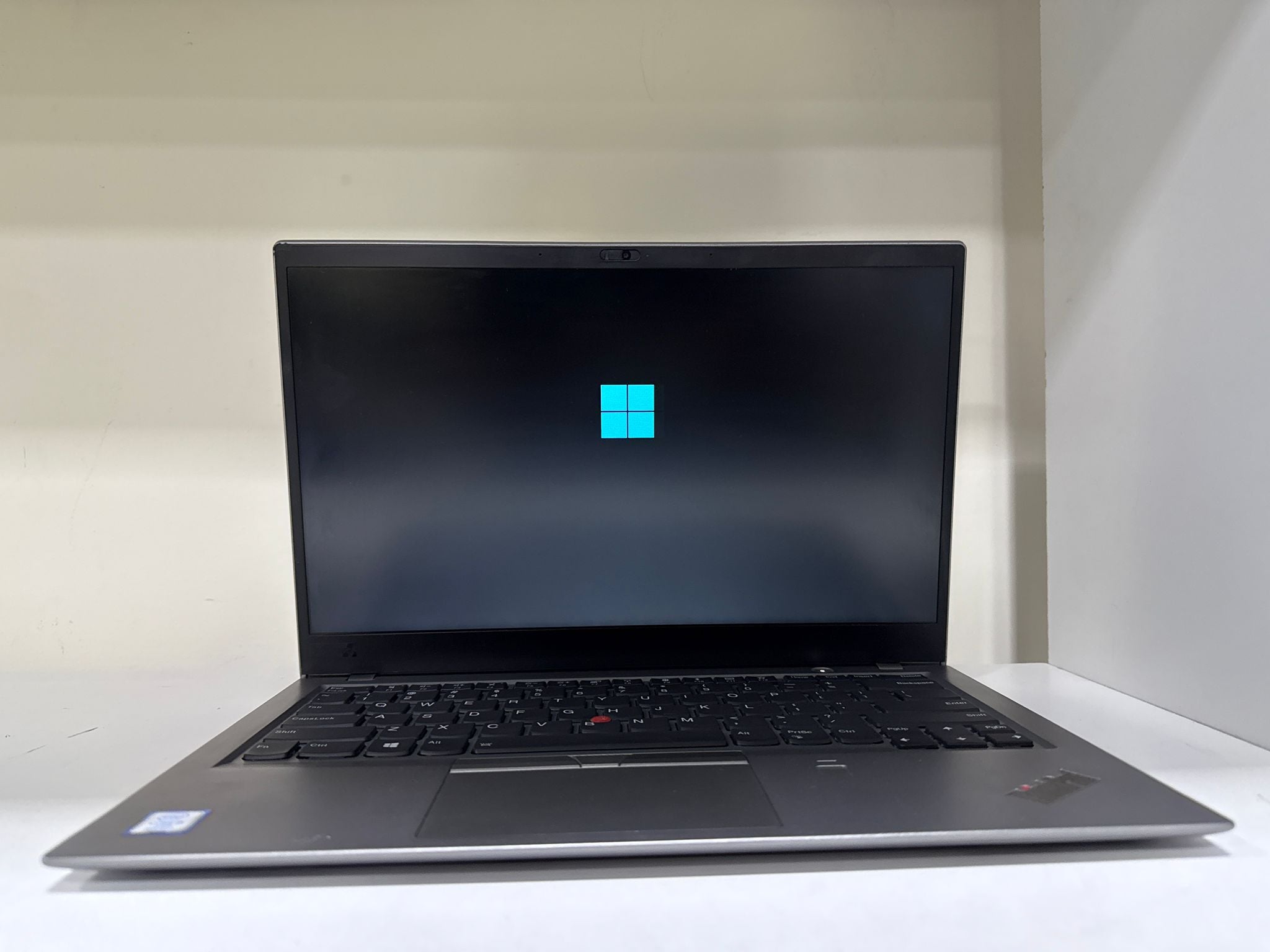 Lenovo ThinkPad X1 Carbon (8th Gen) - Image 1