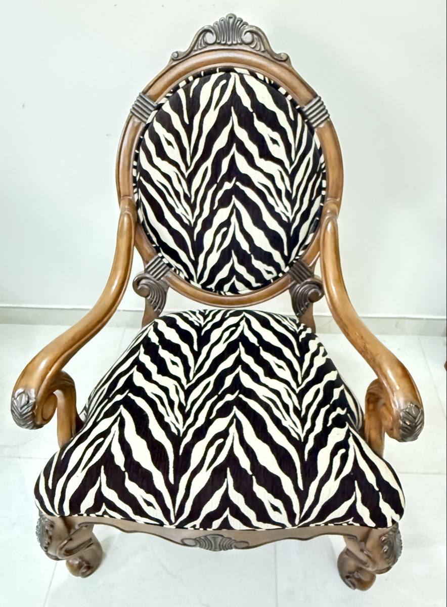 (4) heavy-duty, good-condition chairs. - Image 1