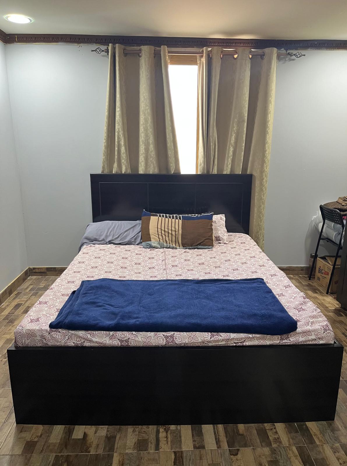 Bed set ( 150*180) - 350 qar - Image 1