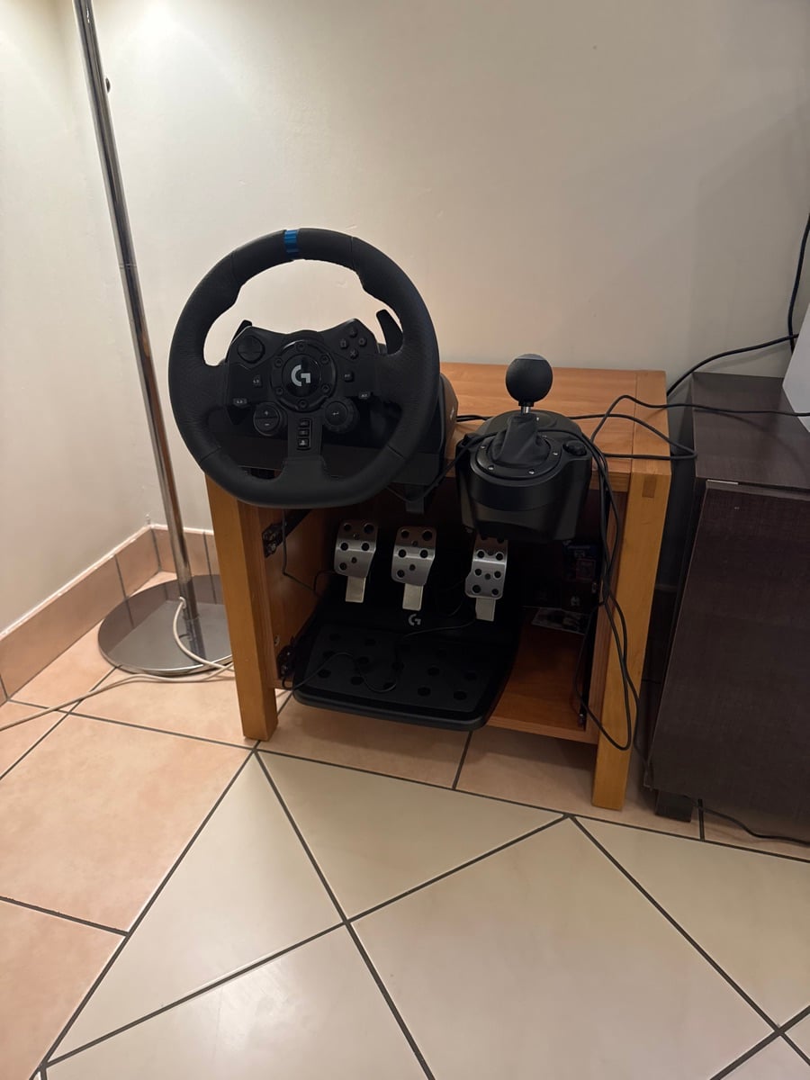 Logitech G923 playstation steering wheel with gear shifter for sale. - Image 1