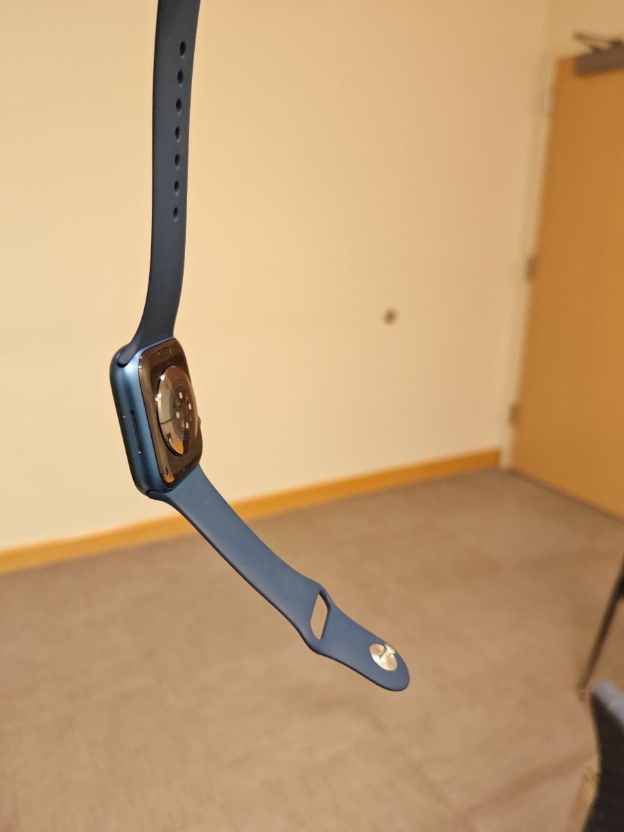 iPhone series 7 watch - Image 1