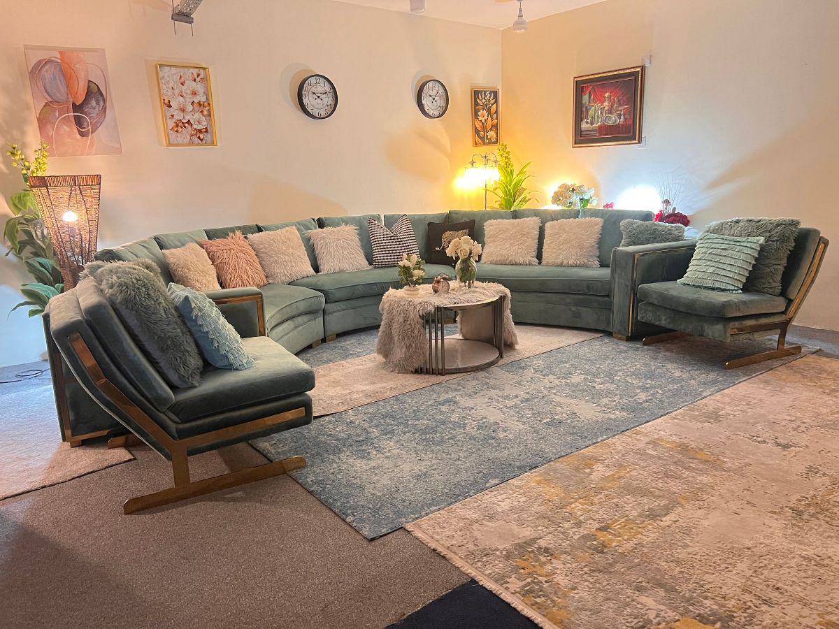 Homes r us brand U shape sofa - Image 1