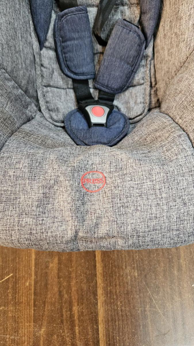 Infant / baby car seat / carry cot - Image 4
