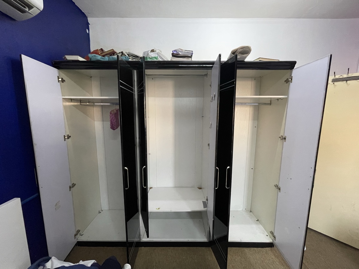 6 door cabinet - Image 2
