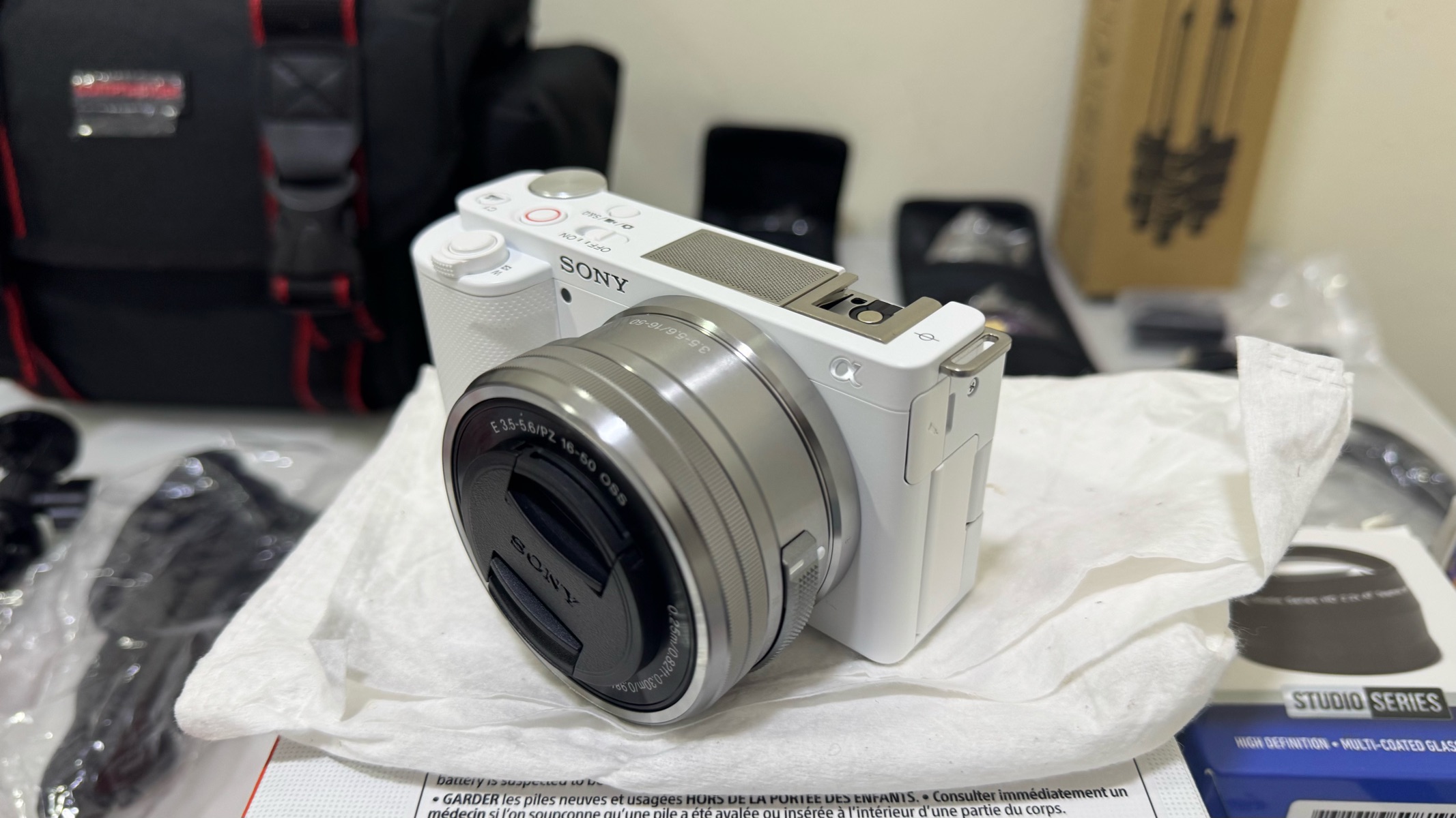 Sony ZV-E10 Mirrorless Camera with 16-50mm Lens - Image 17
