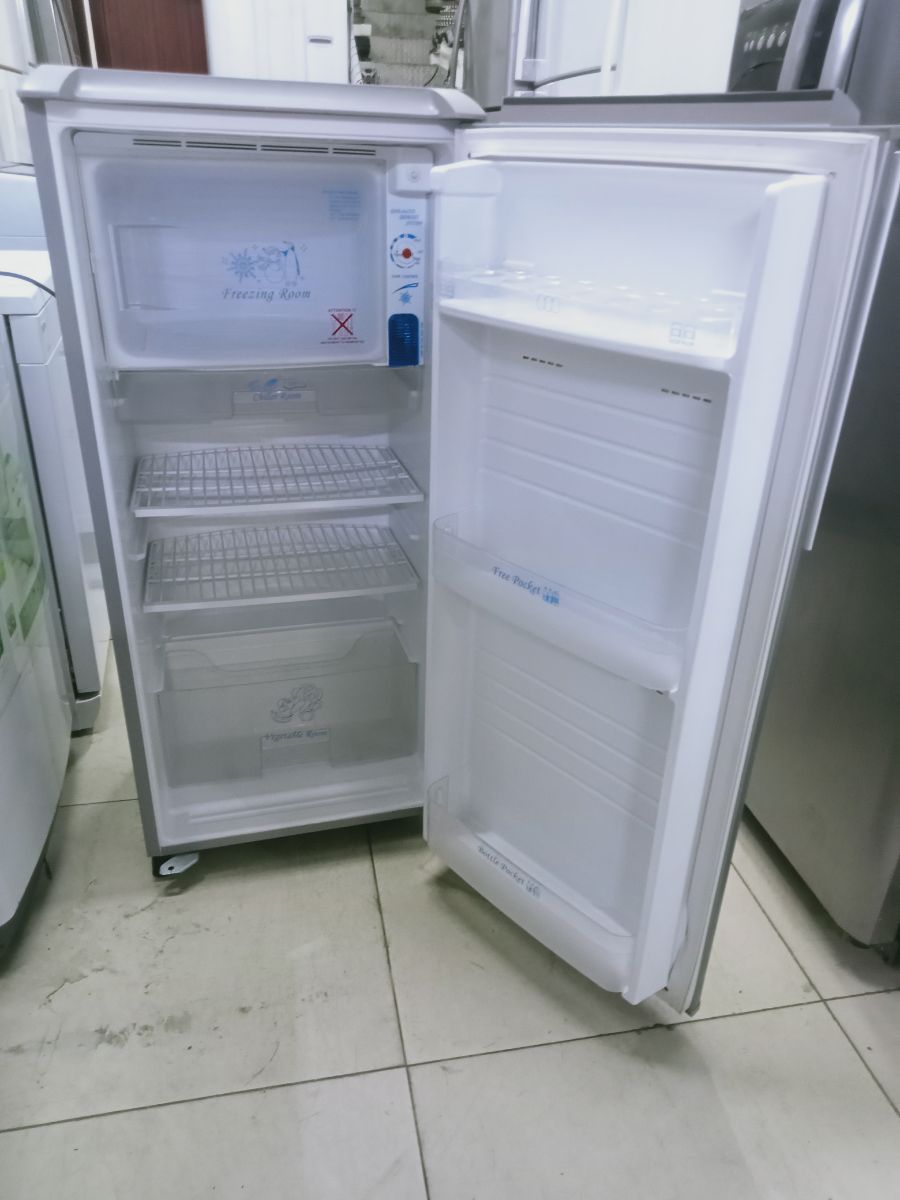 Sanyo refrigerator available for sale - Image 2