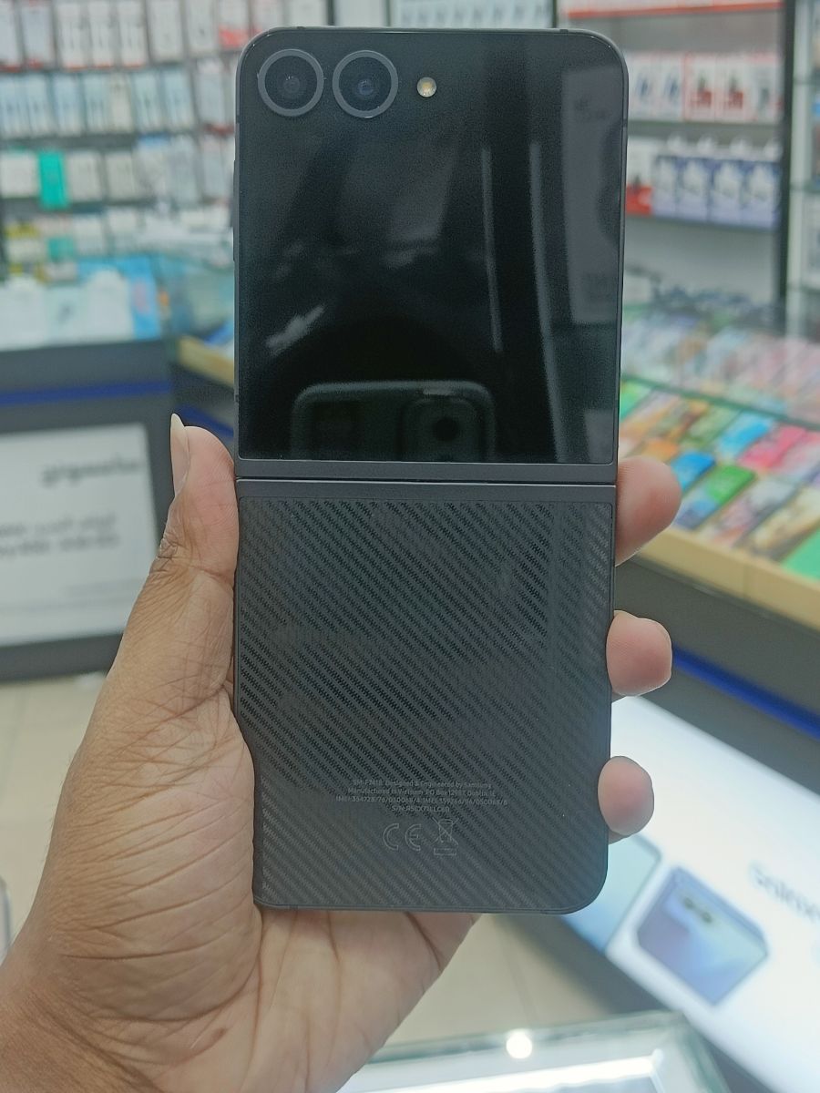 Samsung Galaxy Z Flip 6 - Image 5