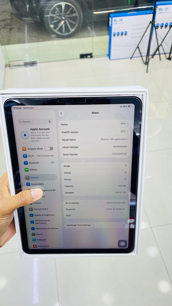 iPad Air 5th generation - Image 1