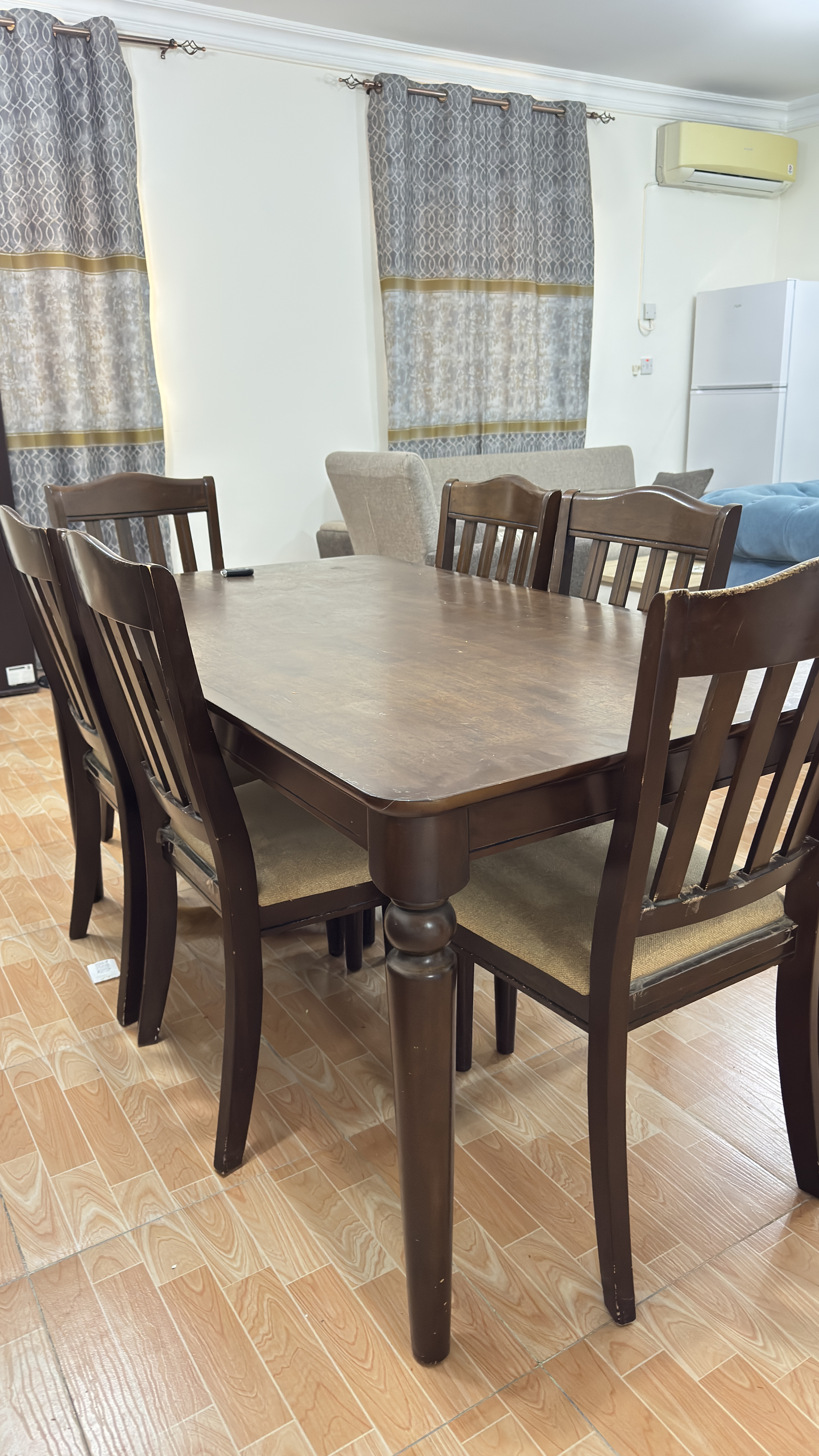 Dining table - Image 2