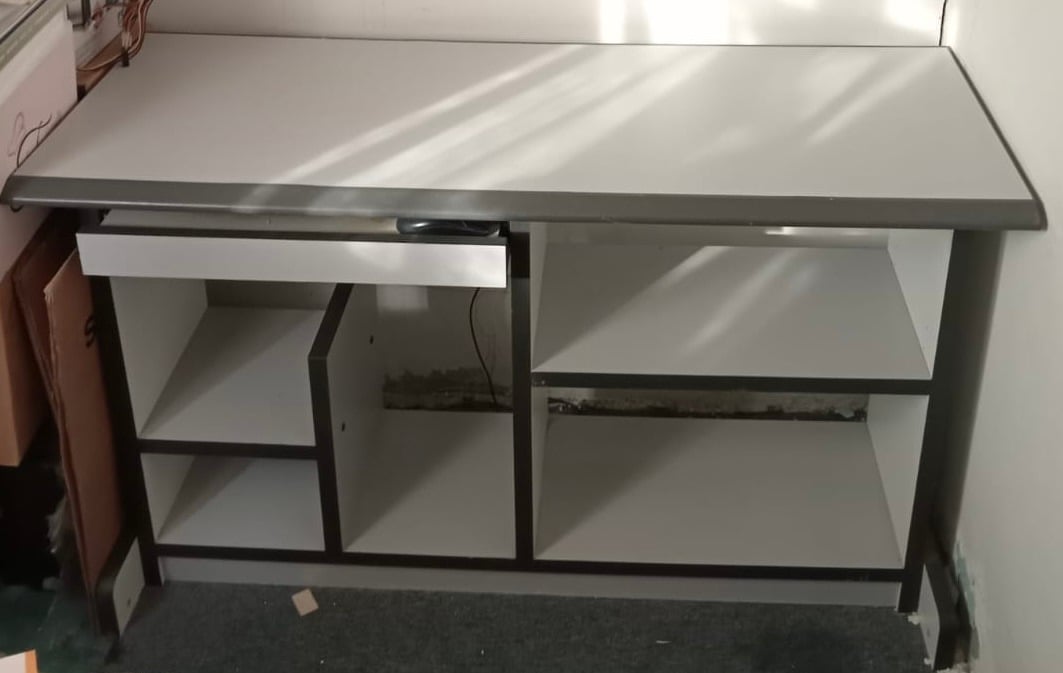 Computer desk / table for sale - Image 2