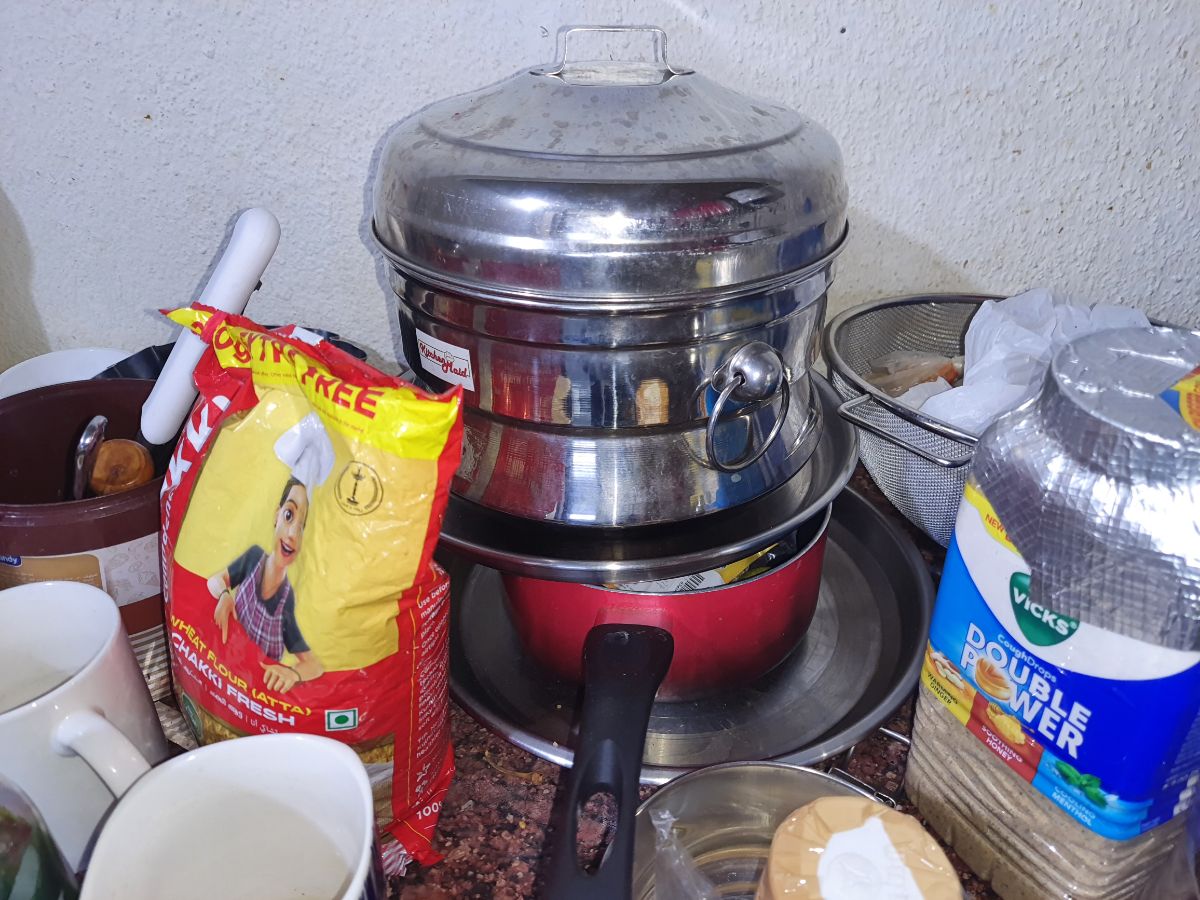 Household appliances (Bed, chair, mirror table, normal table, pressure cooker, kitchen utensils, frying pan - Image 5