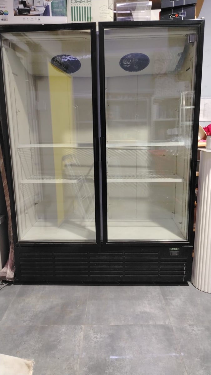 Flowers fridge in good condition - Image 1