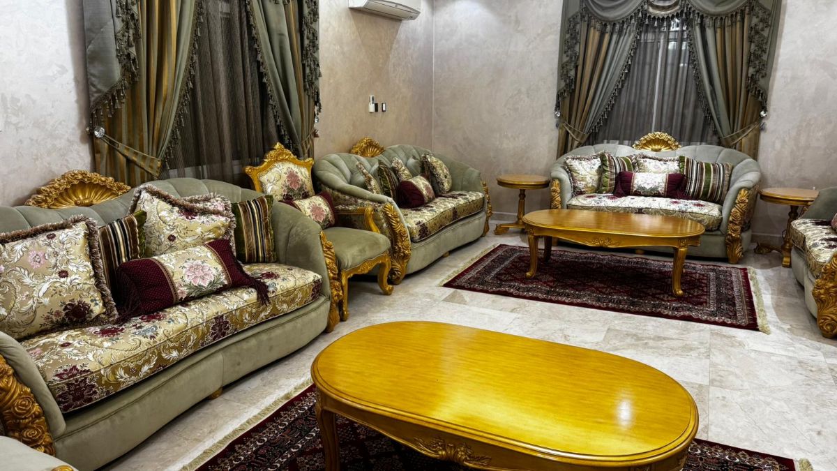 Sofas and chairs and tables - Image 12