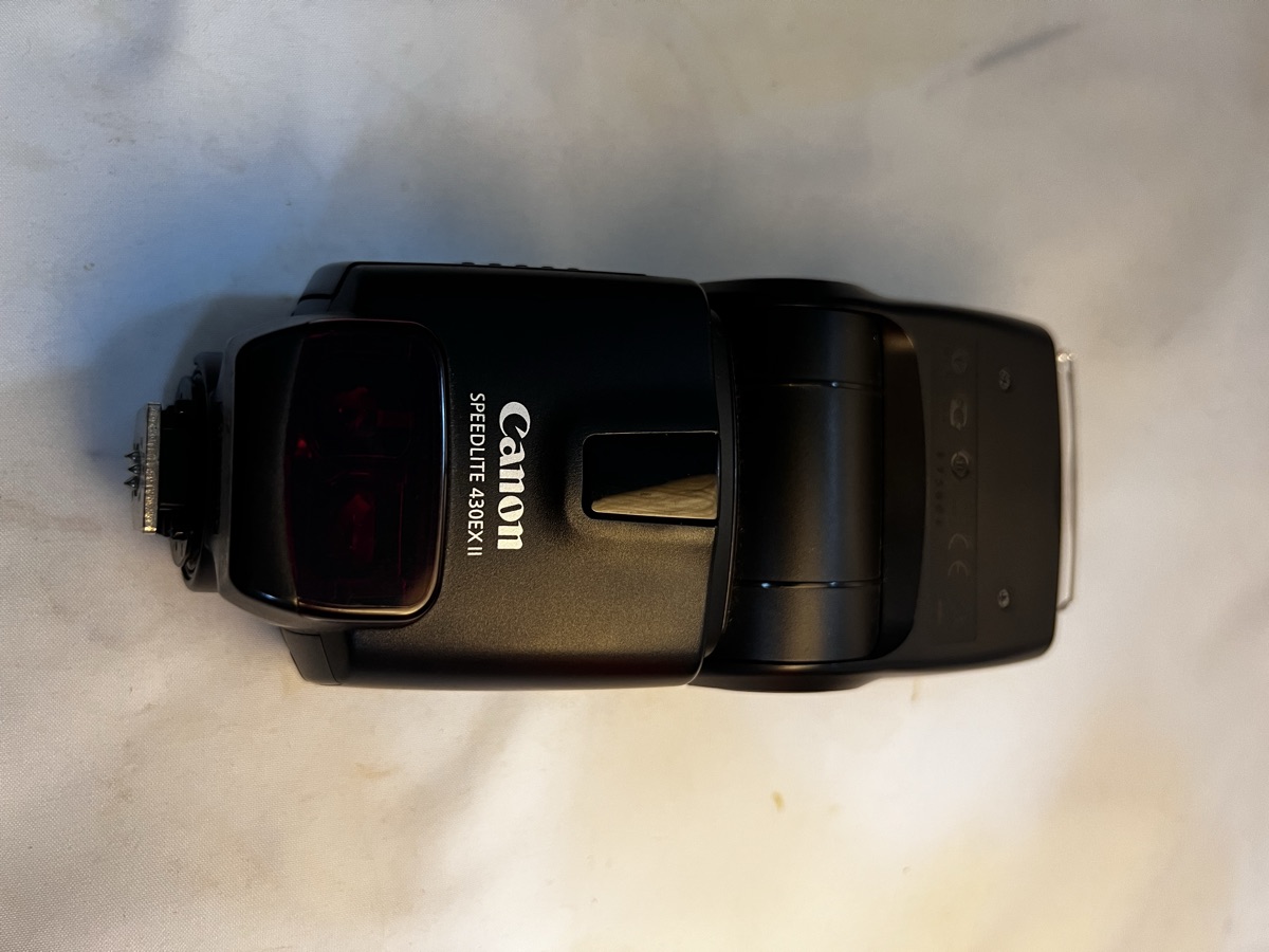 Canon 7D with 1.4F gold ring 50mm lens - Image 3