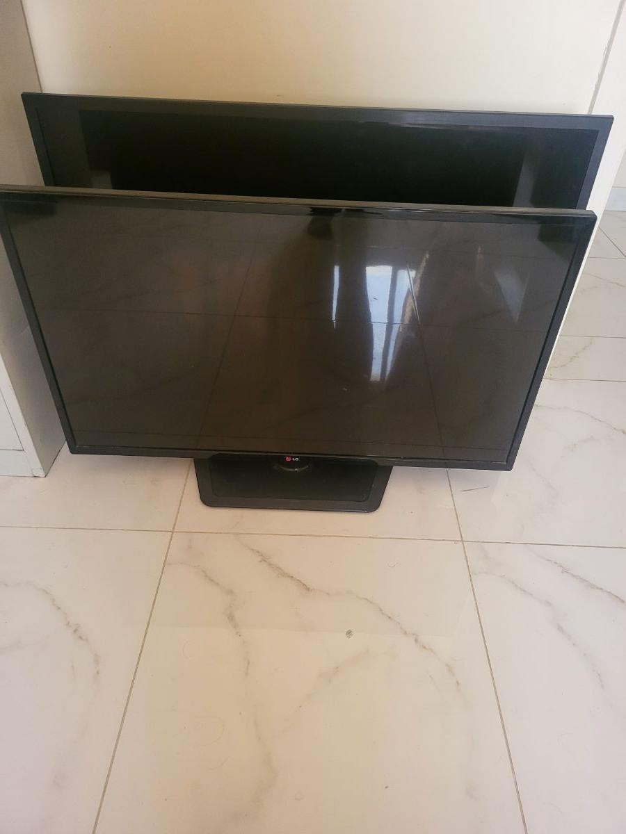 LG TV . 42" AND 47" SALE 400 QR - Image 2