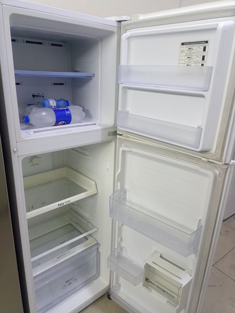 Samsumg refrigerator - Image 2