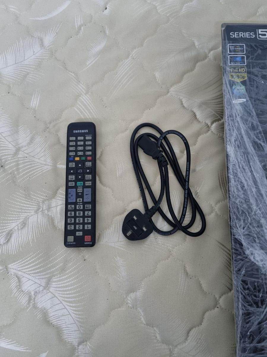43" Samsung LCD TV - Image 3