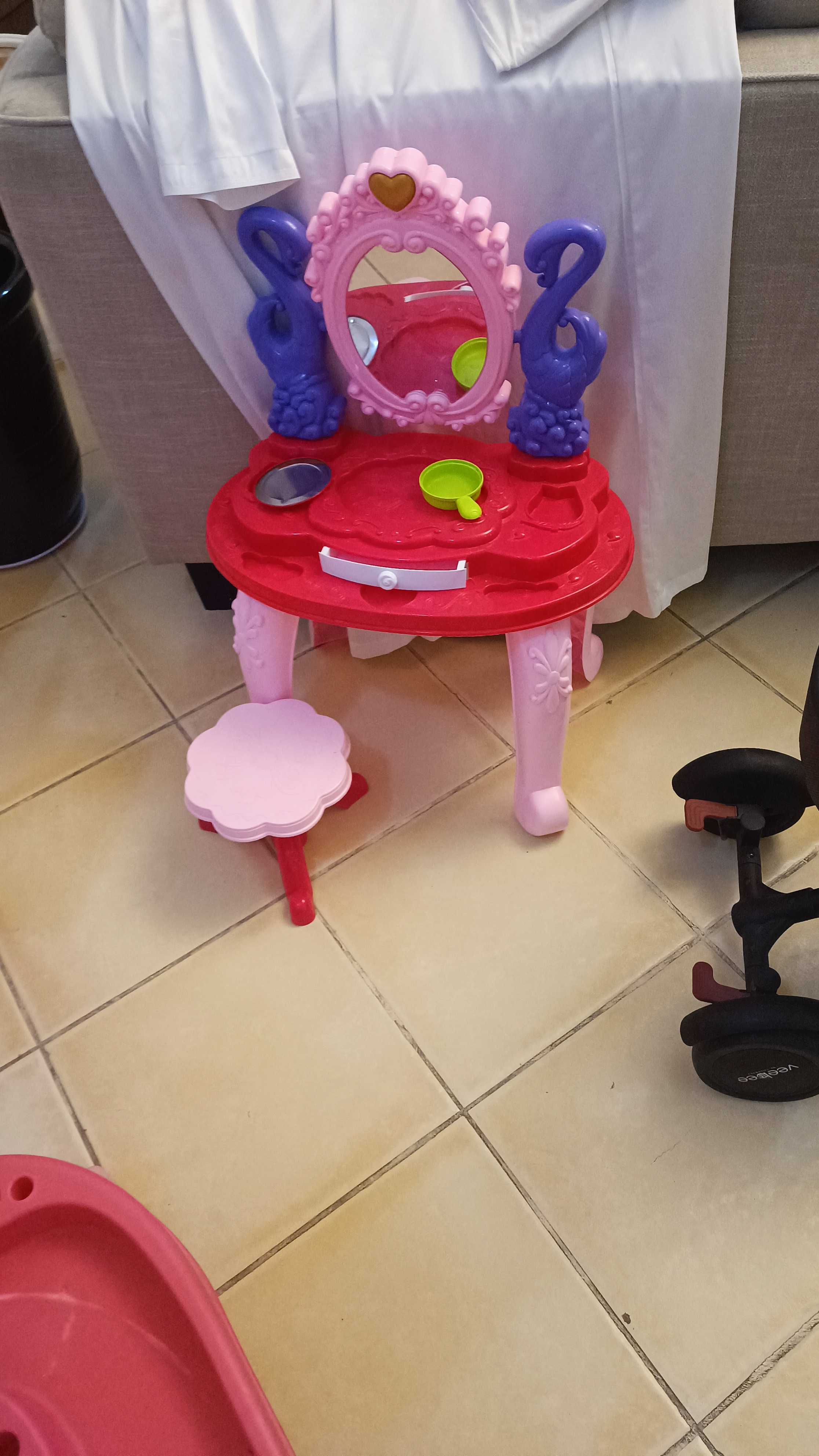 Kids kitchen and mirror and board - Image 9