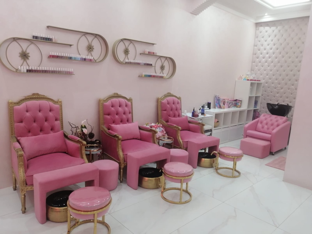 Salon Furnitures, equipment & products for sale أثاث ومعدات ومنتجات صالون للبيع - Image 5