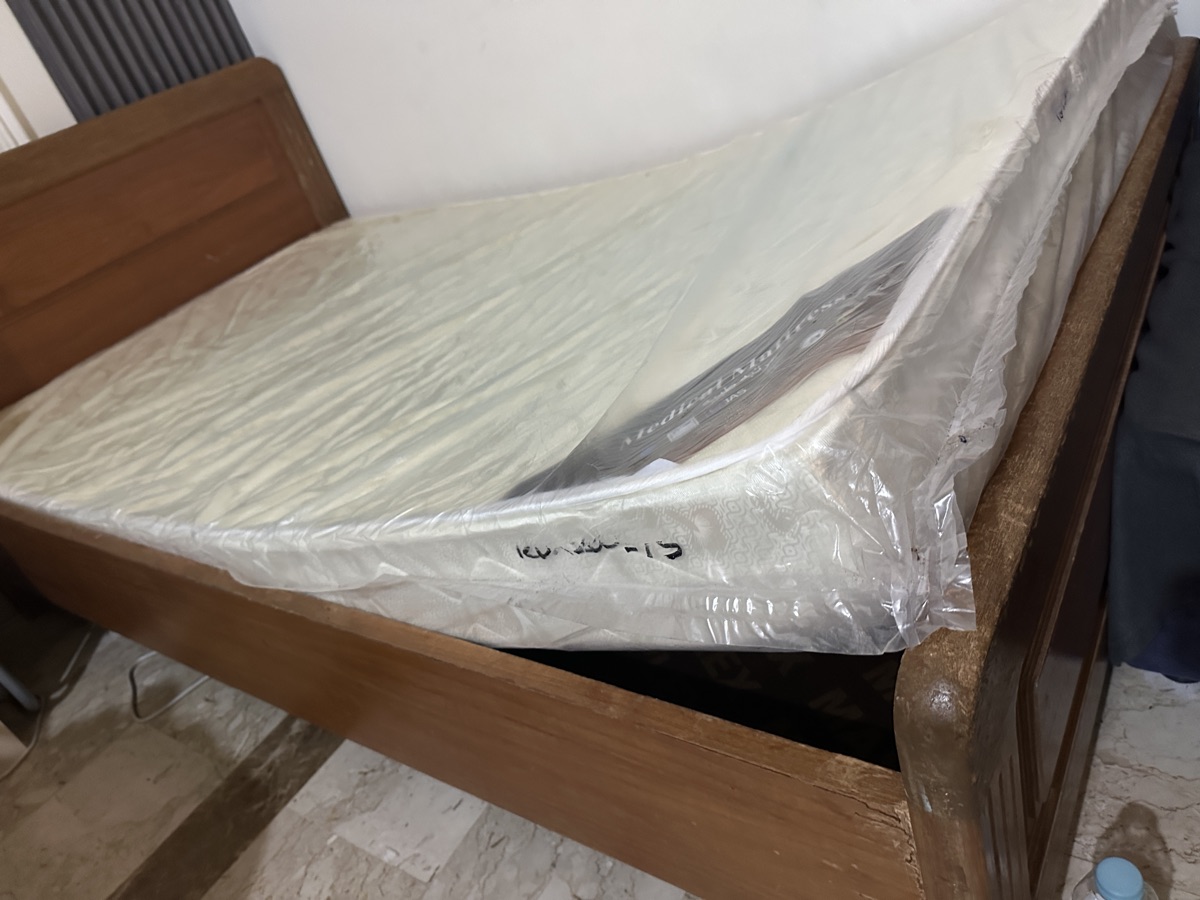Mattress & Sofa Table - Image 2