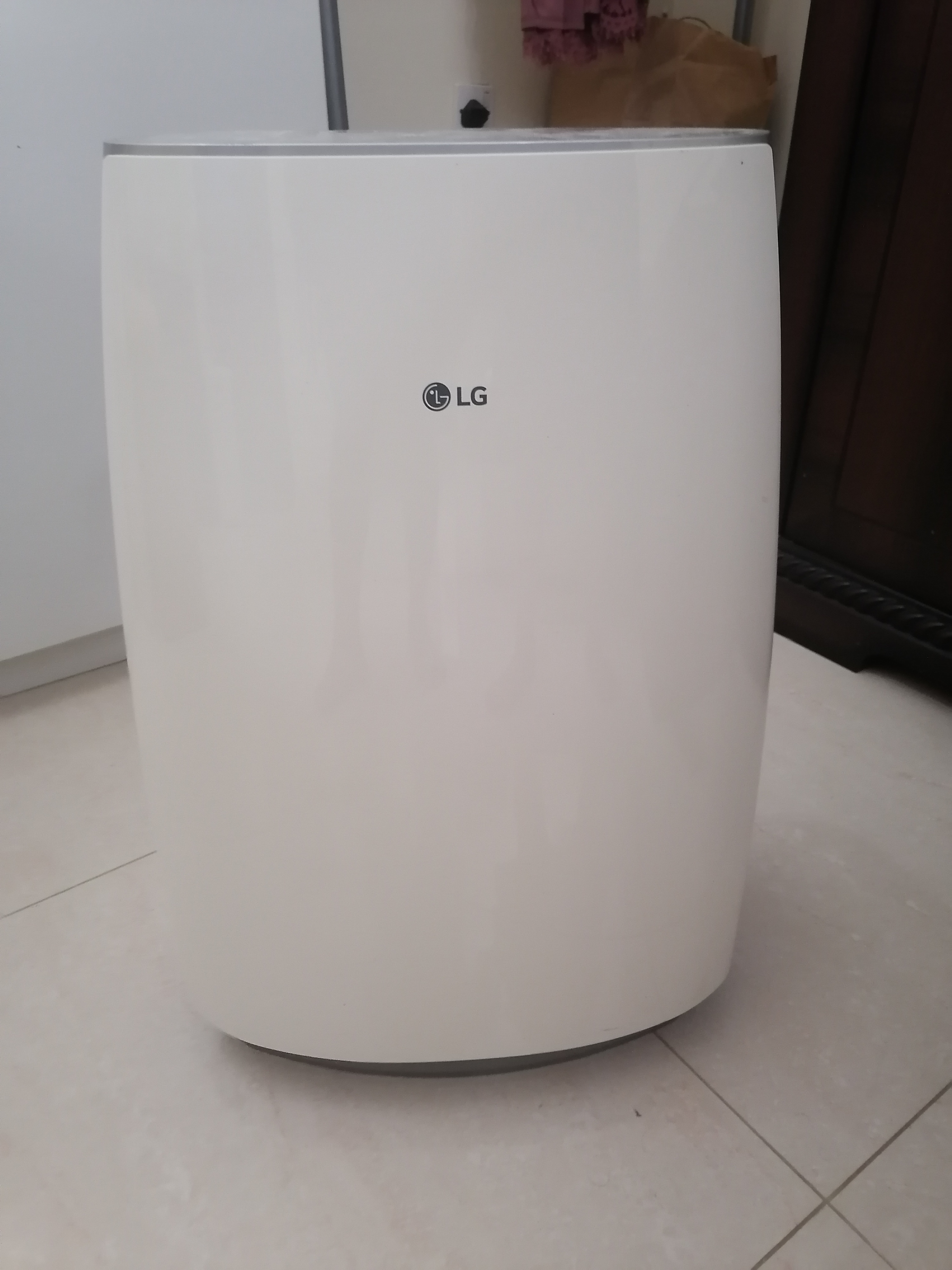 LG Air Purifier with Humidifier - Image 2