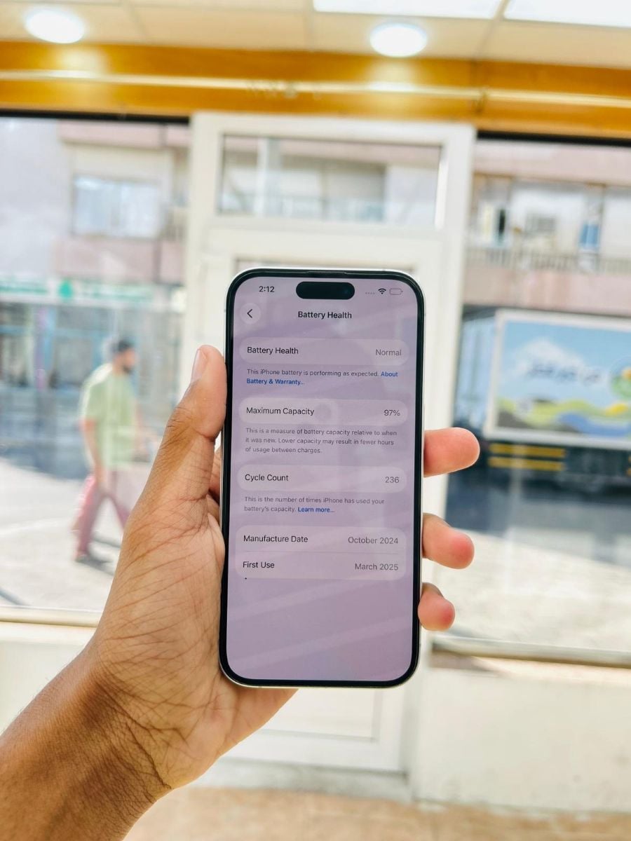 iPhone 16 - Image 4