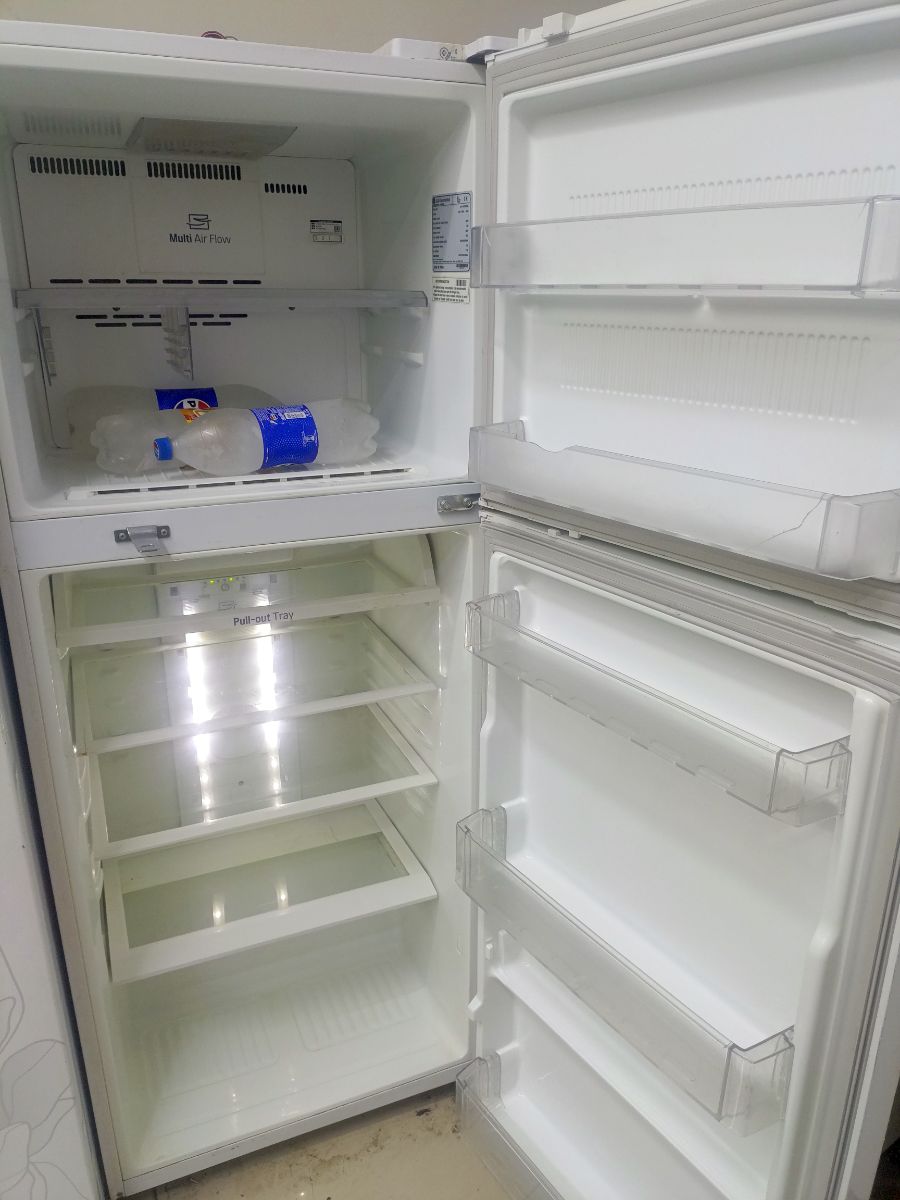 Lg refrigerator - Image 2