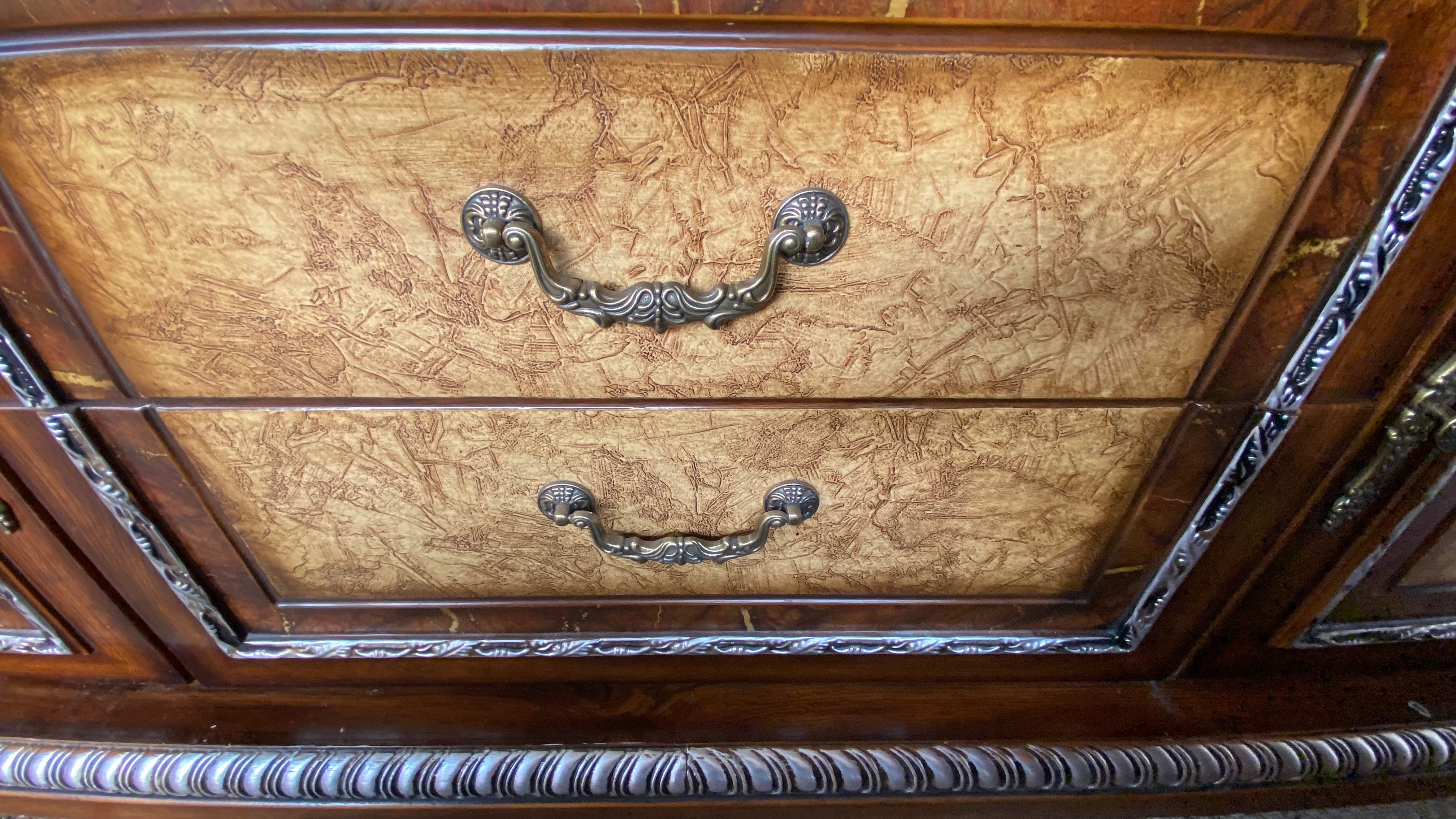 Set Vantage baroque dresser and side table ? - Image 3