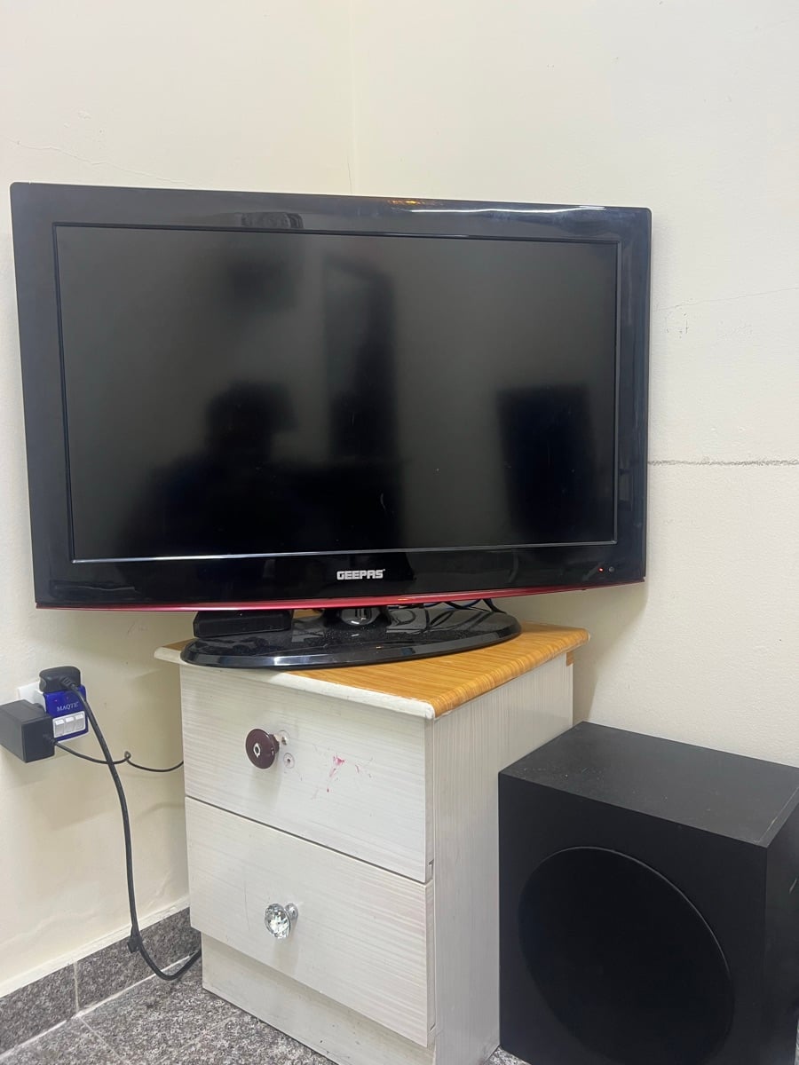Geepas 32 inch - Image 1