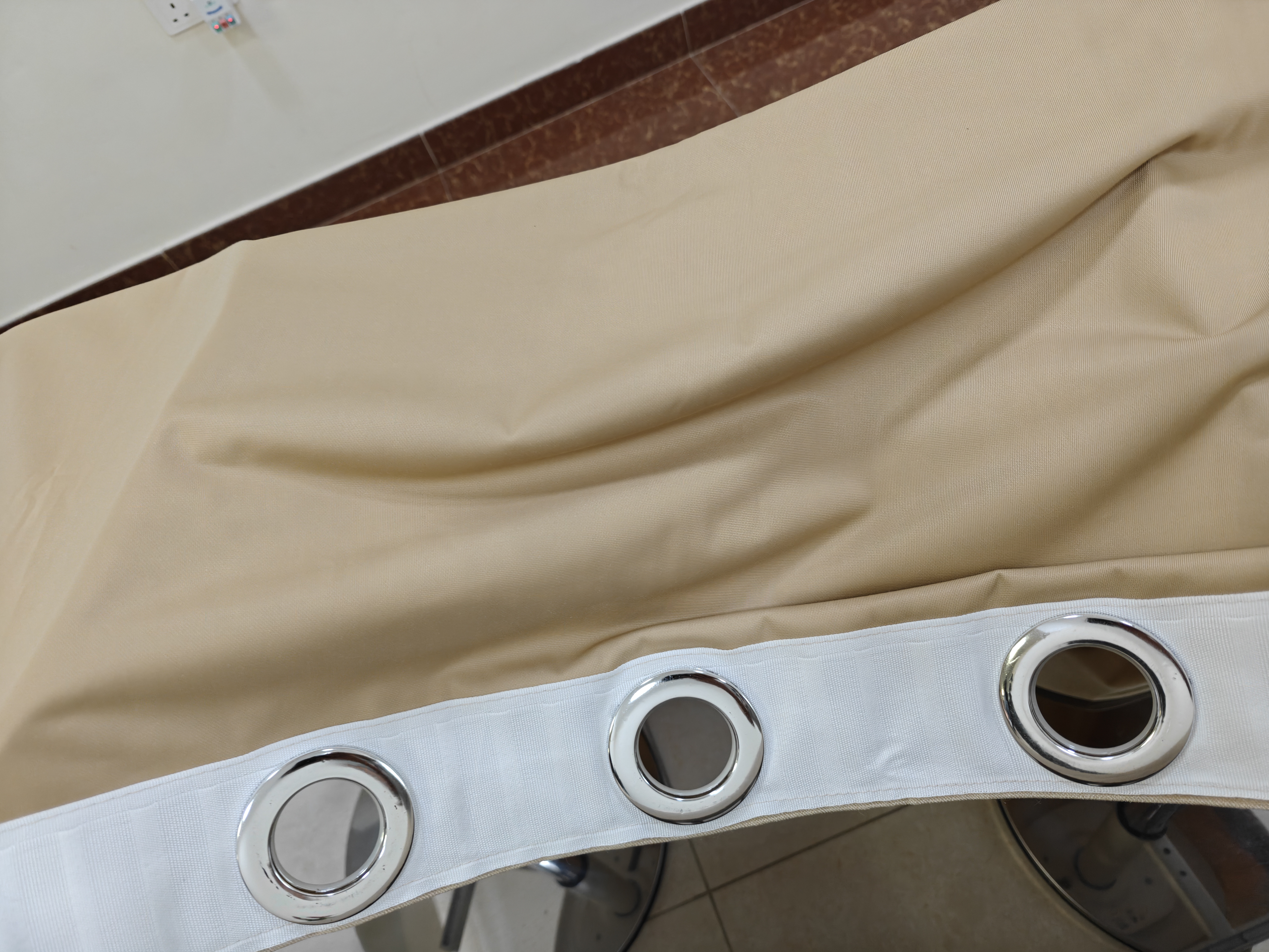 Curtains (Four -  QAR 99) for Sale (Beige) – Elegant & Versatile! -  Mansoura - Image 3