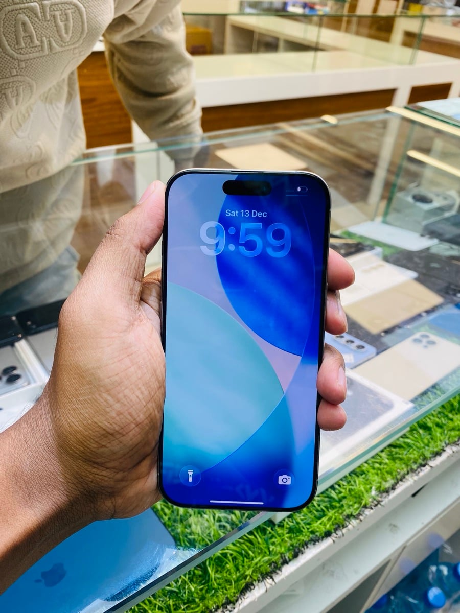 iPhone 16 pro - Image 4