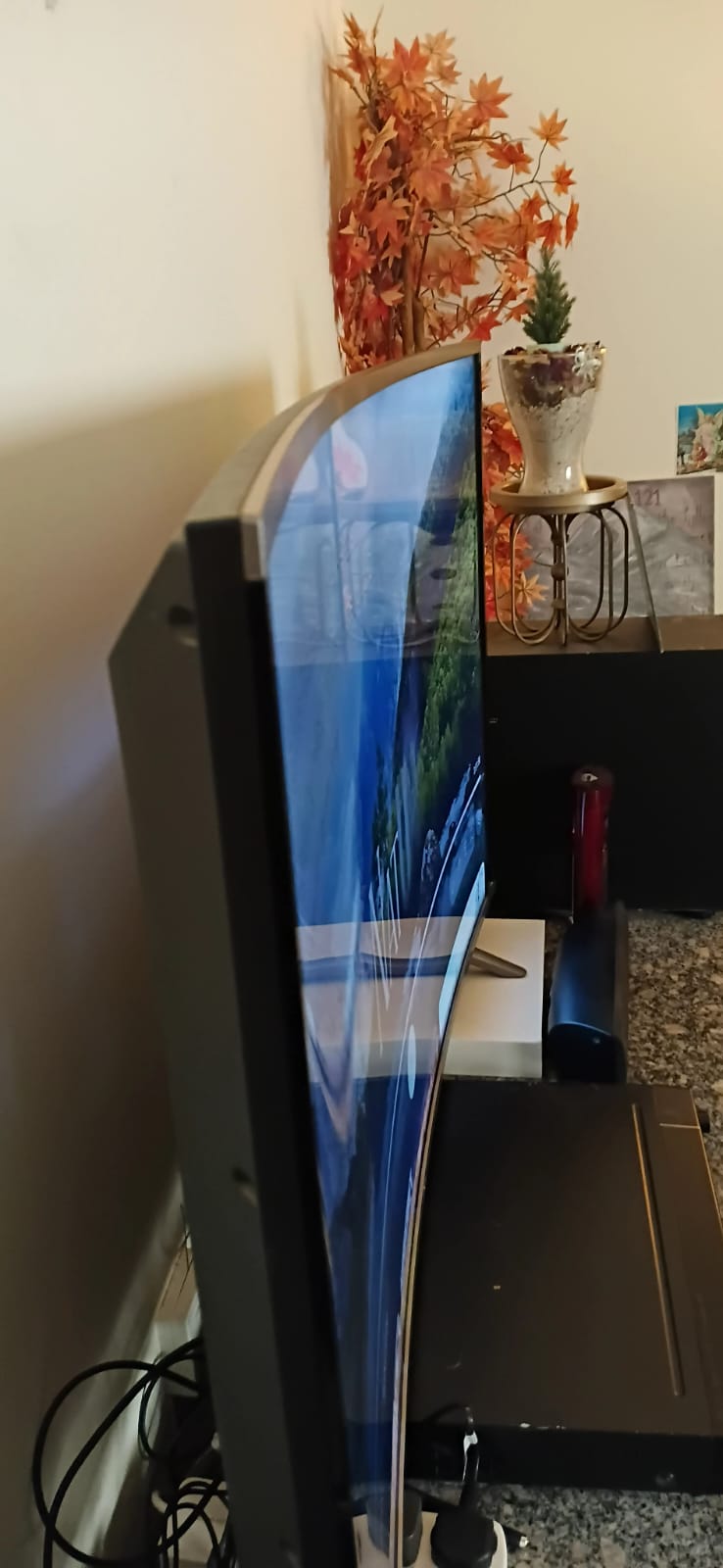 A 4K CURVED 55 INCH IKON SMART TV - Image 4