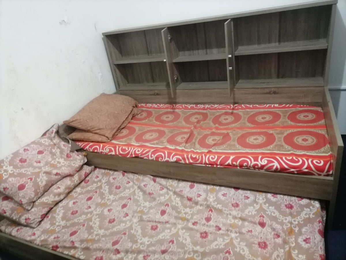 Single bed with under bed - Image 2
