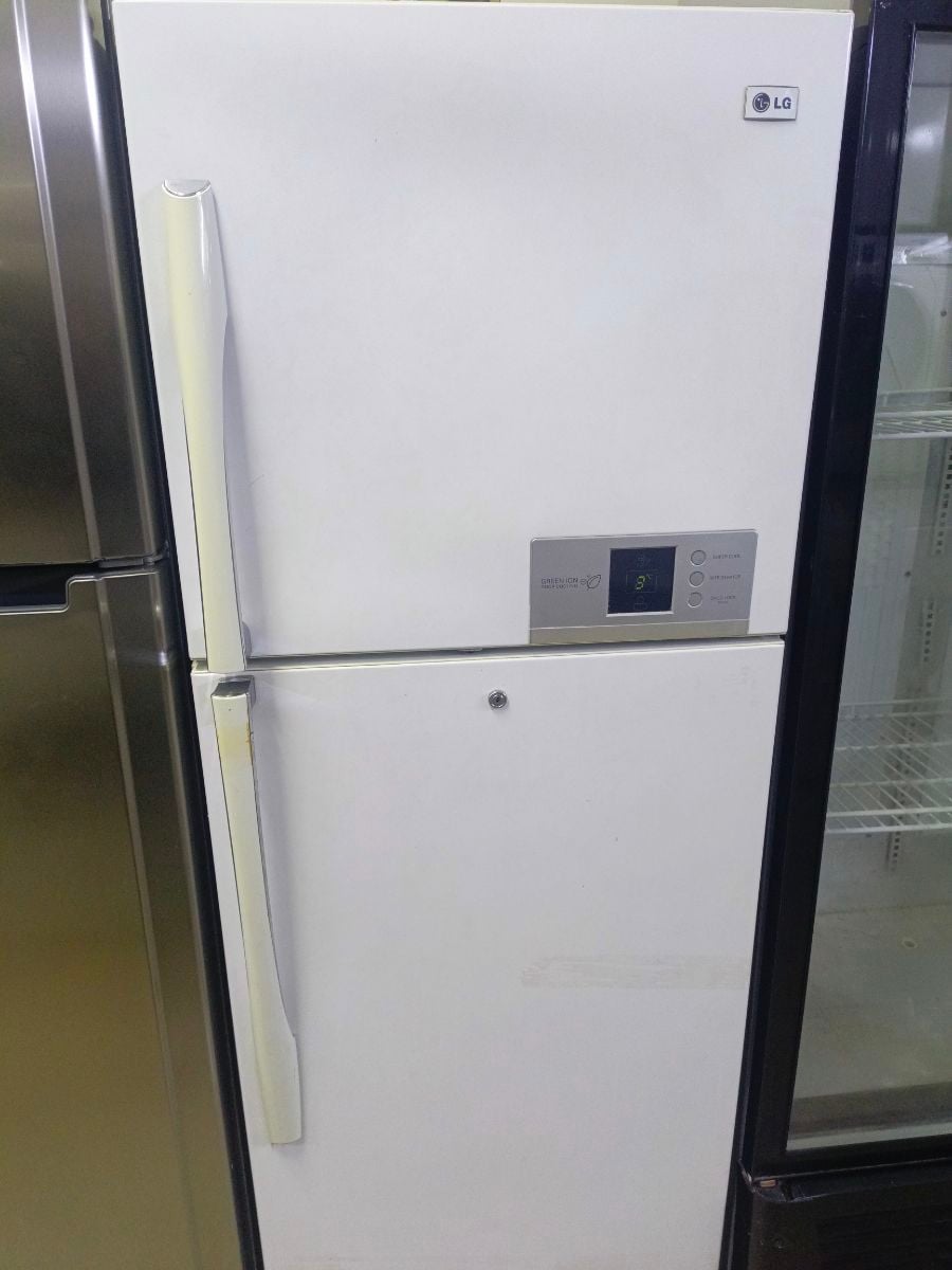 Lg refrigerator - Image 1