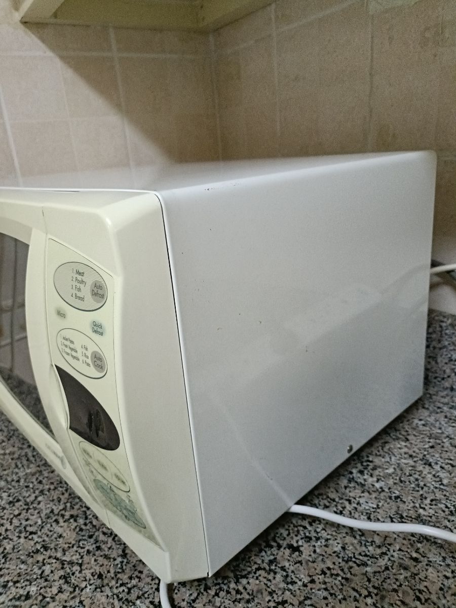 lG Microwave - Image 3