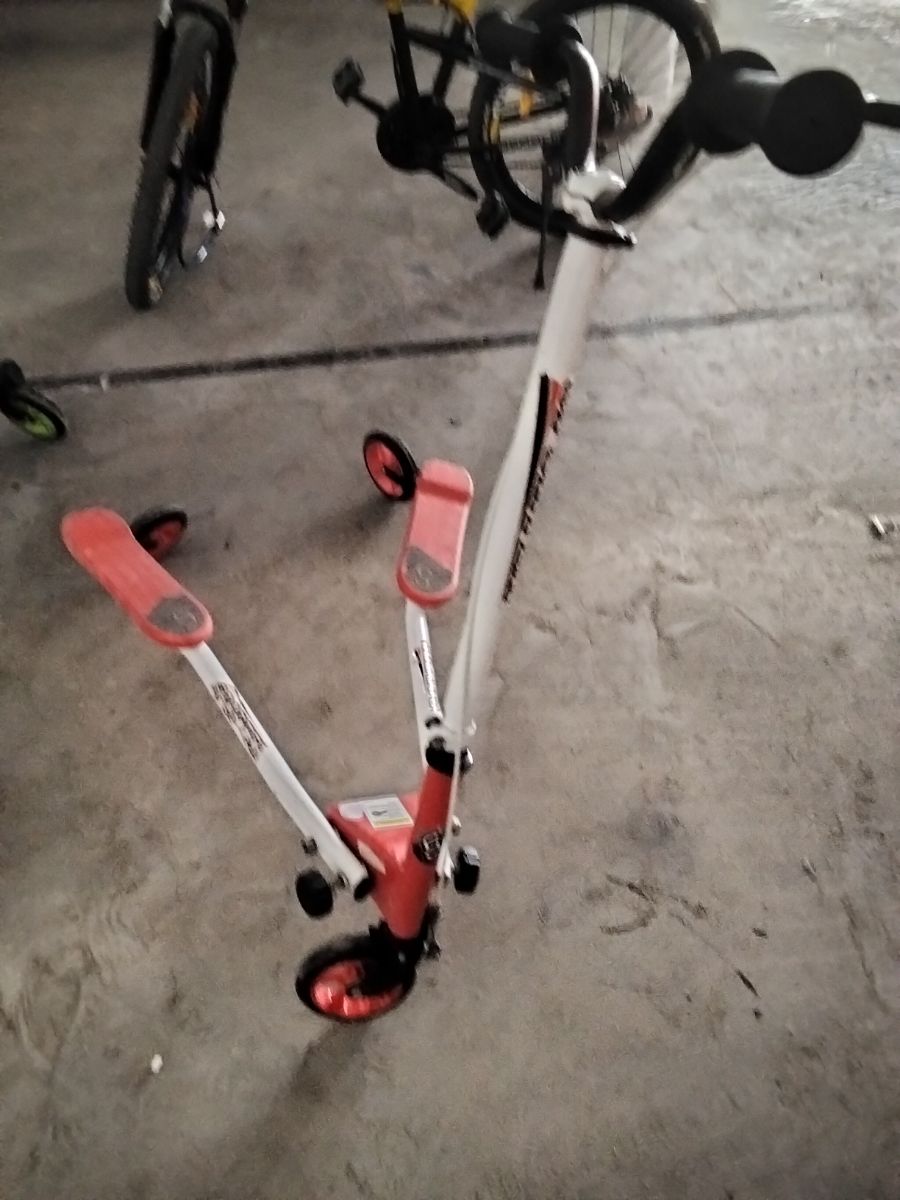 Three wheeler scooter - Image 4
