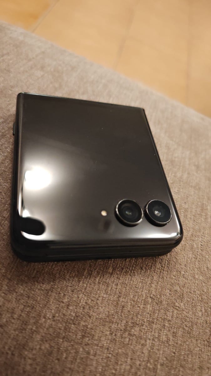 Motorola ultra 60 razr flip - Image 2