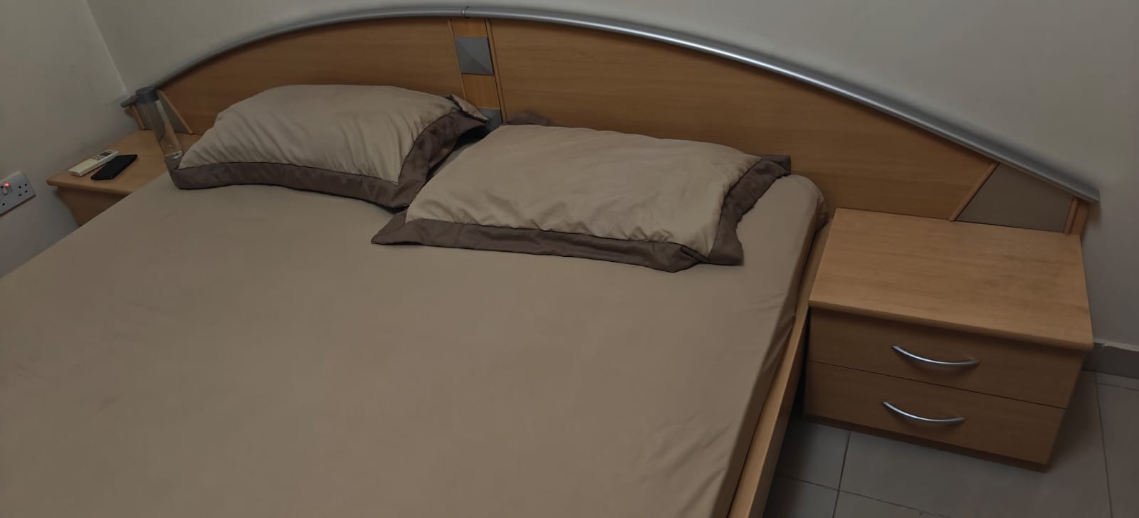 King bed, side tables, mattress & dressing table  - Image 3
