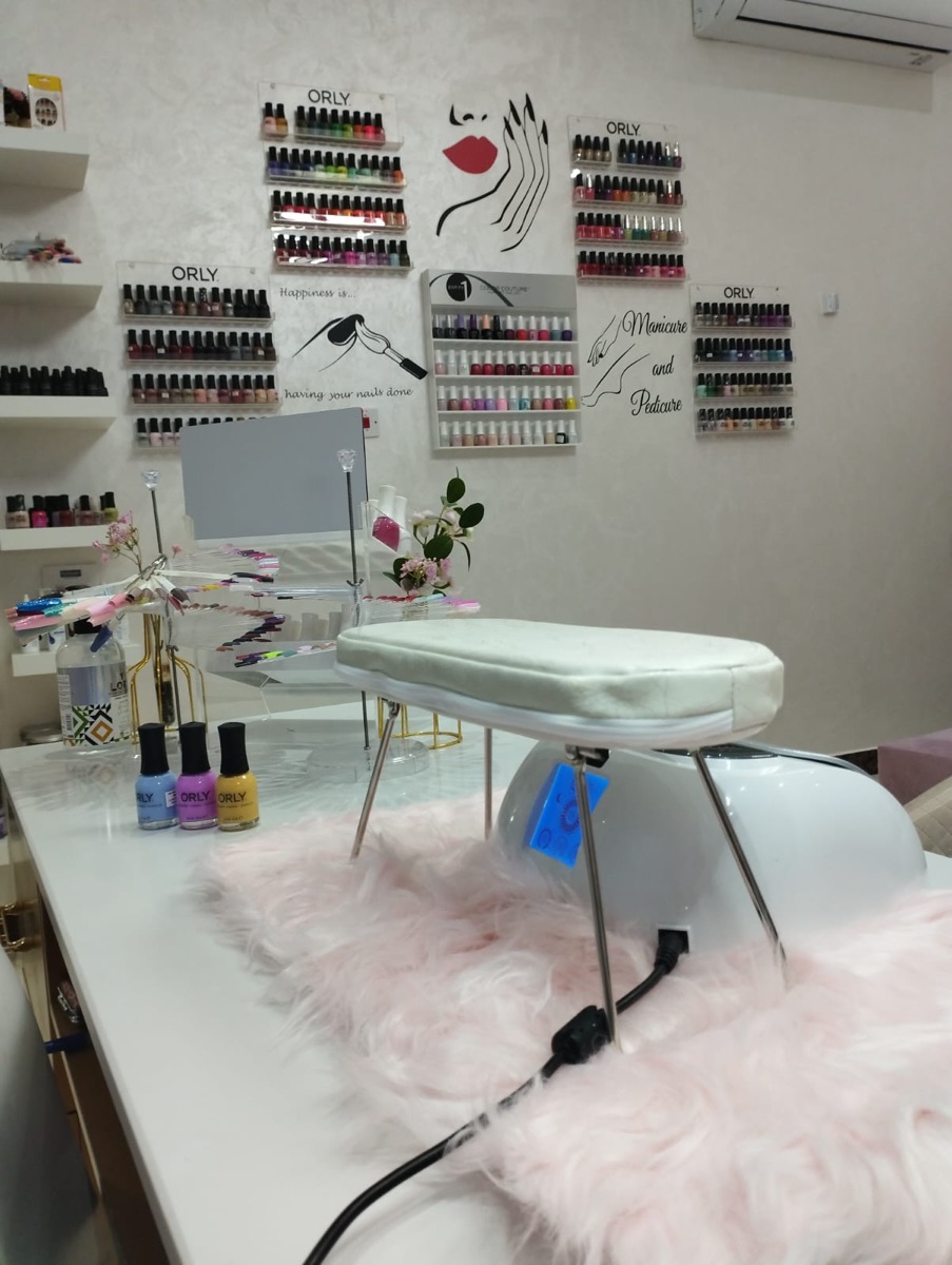 Salon Furnitures, equipment & products for sale أثاث ومعدات ومنتجات صالون للبيع - Image 12