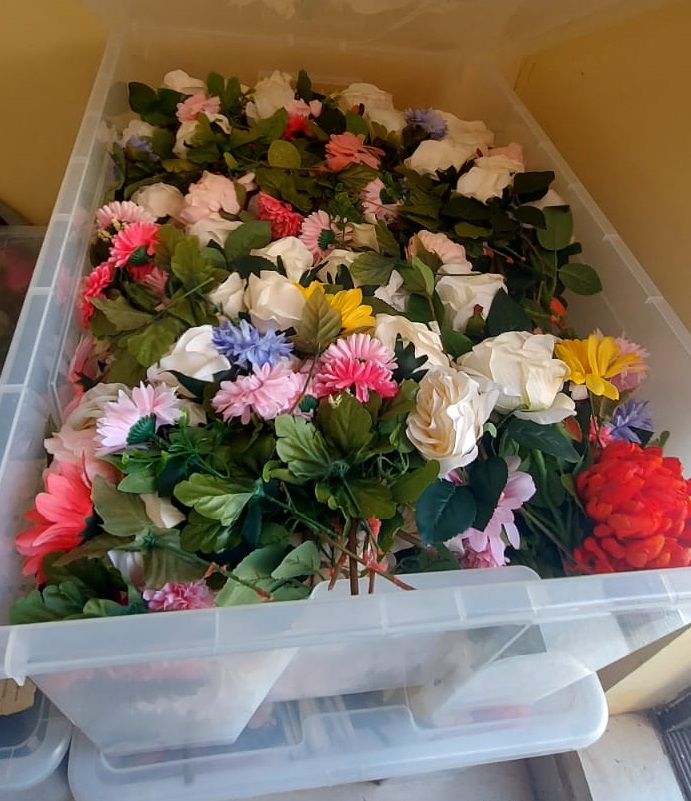FOR SALE - DECOR ITEM SETS (NEW) & FLOWERS (USED) AS PER THE PICTURE - Image 11