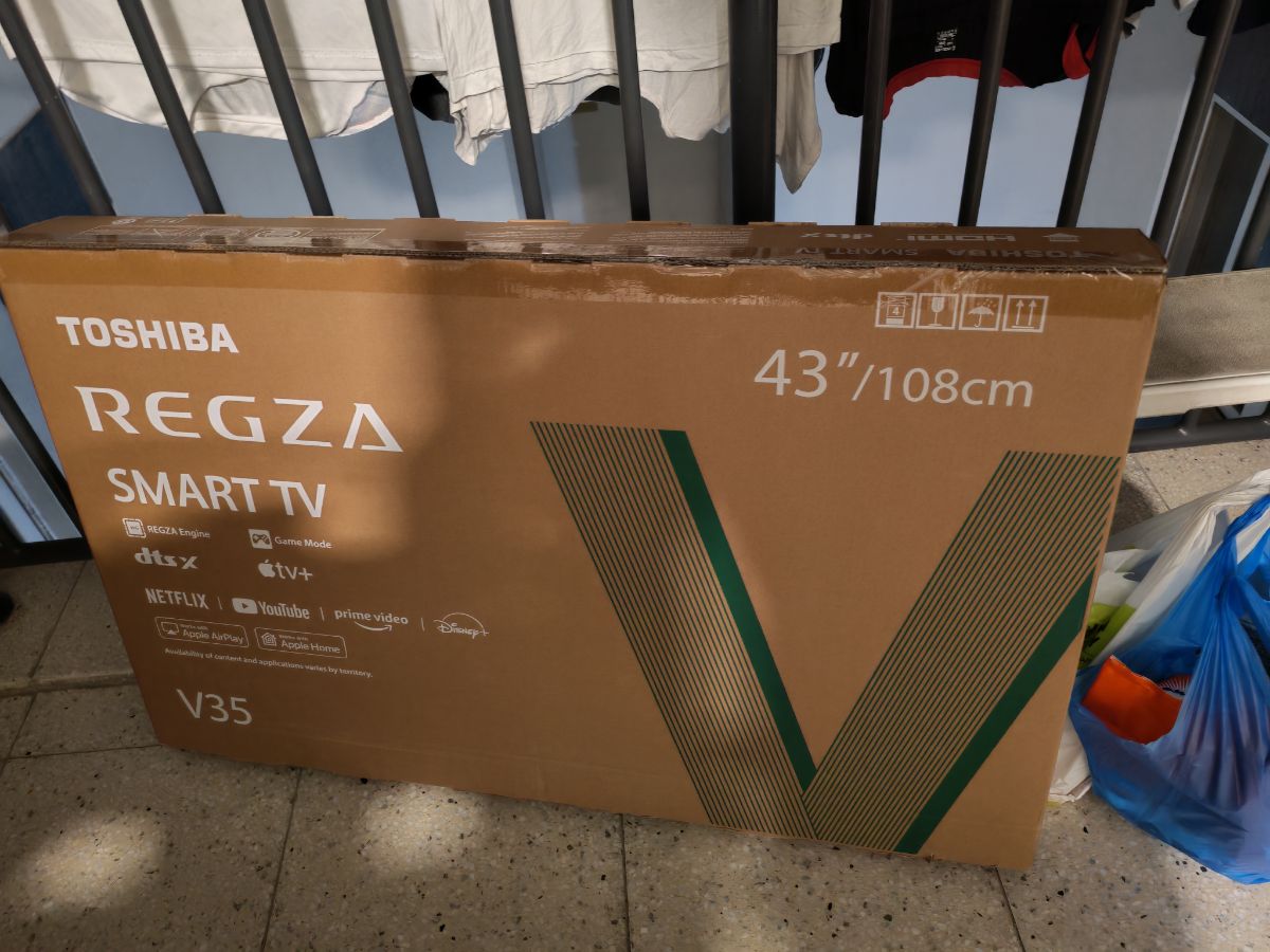 Saleing brand new TOSHIBA TV 43 inch - Image 1