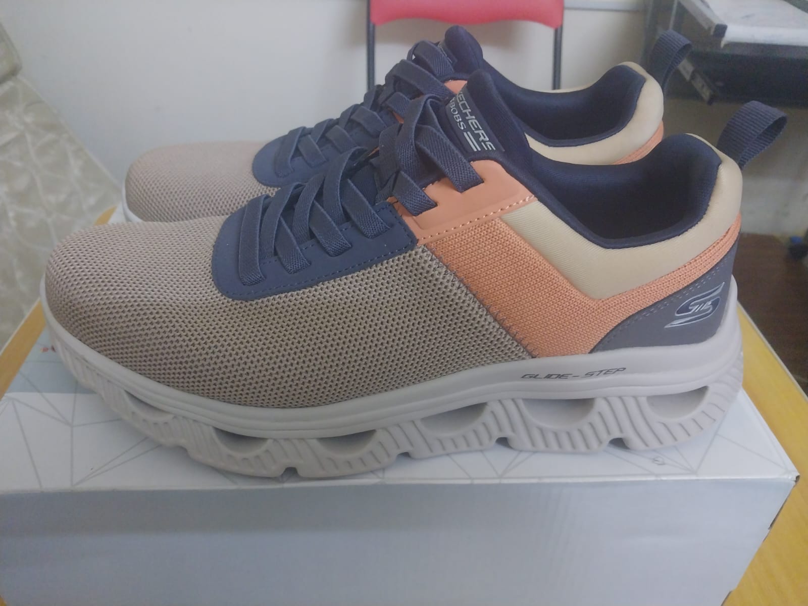 Skechers Shoes – Size 41 – Like New - Image 2