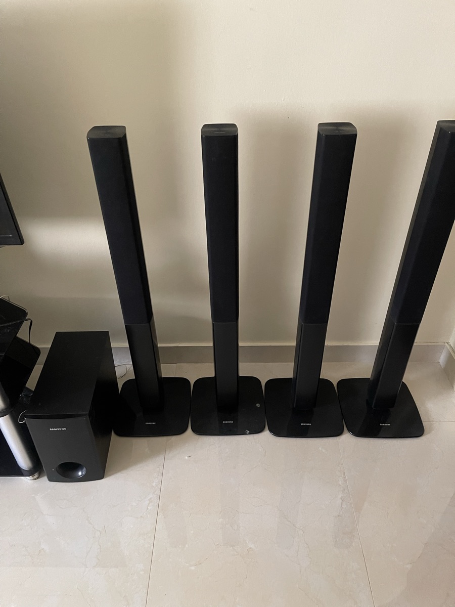 Samsung Home theatre with 4 tower speakers - Image 1