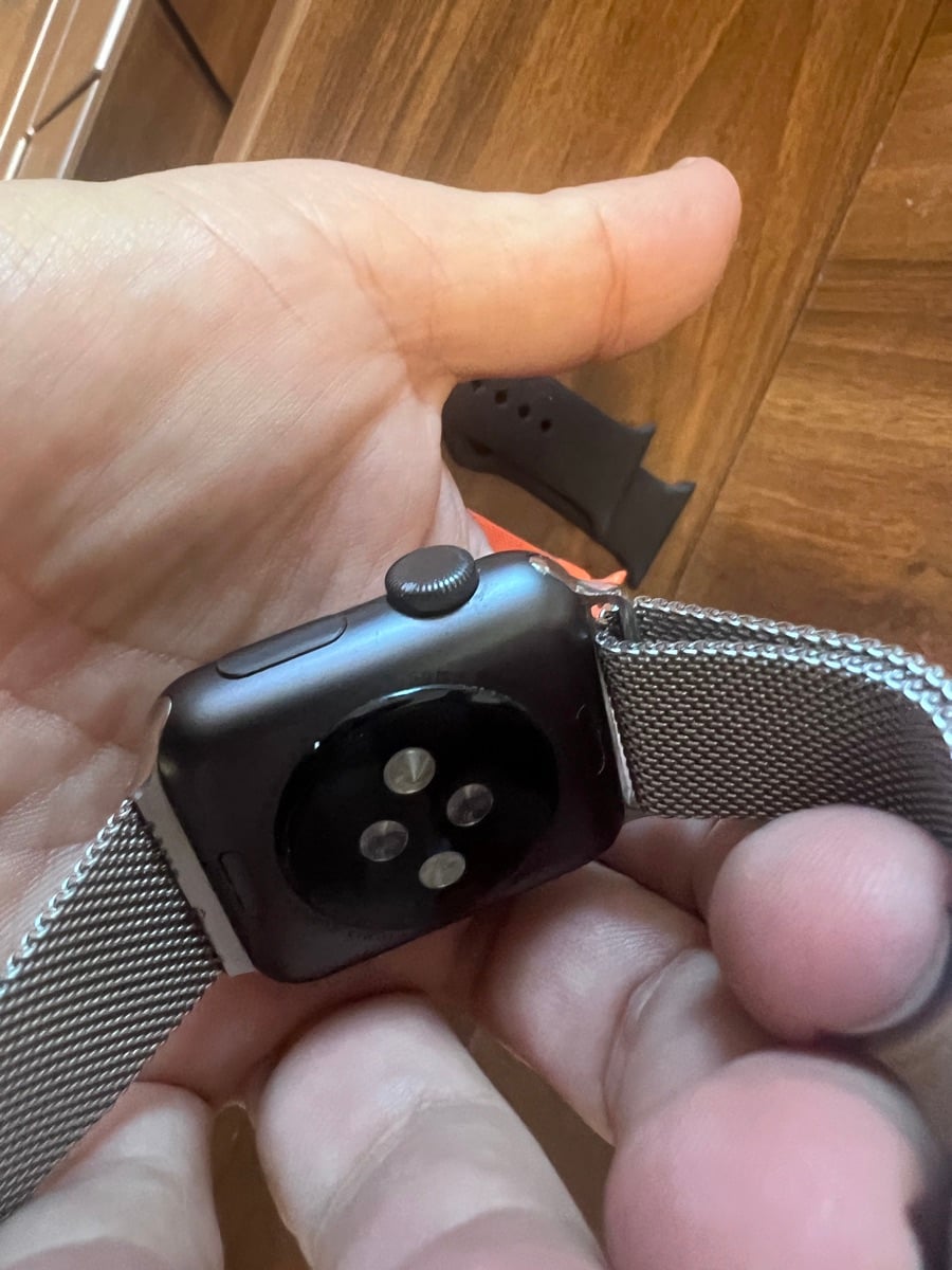 Apple Watch SE 38mm - Image 3