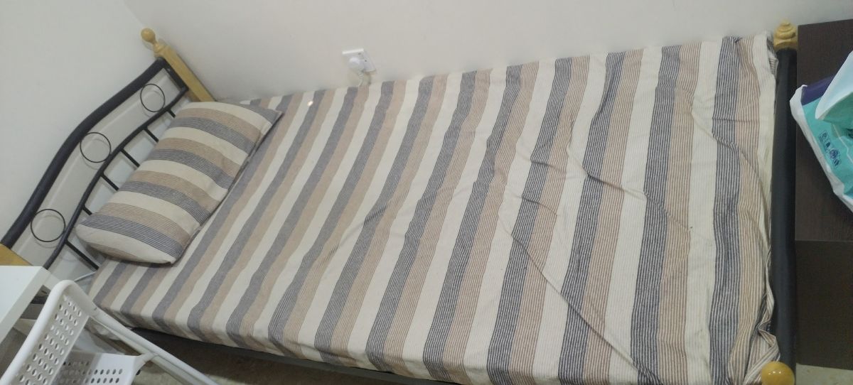 Single bed with mattress urgent - Image 2