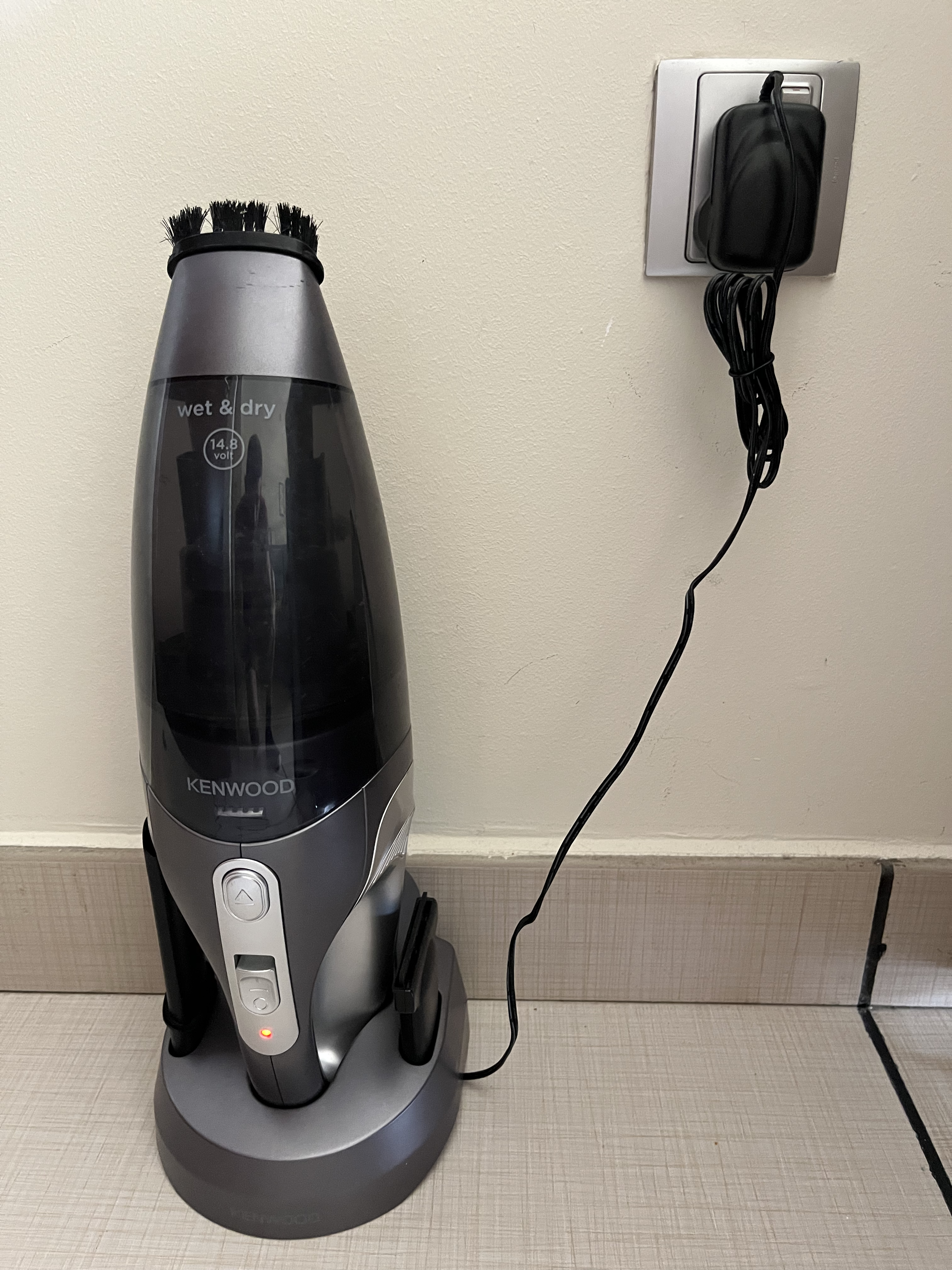 Handheld Vacuum Cleaner - Image 1