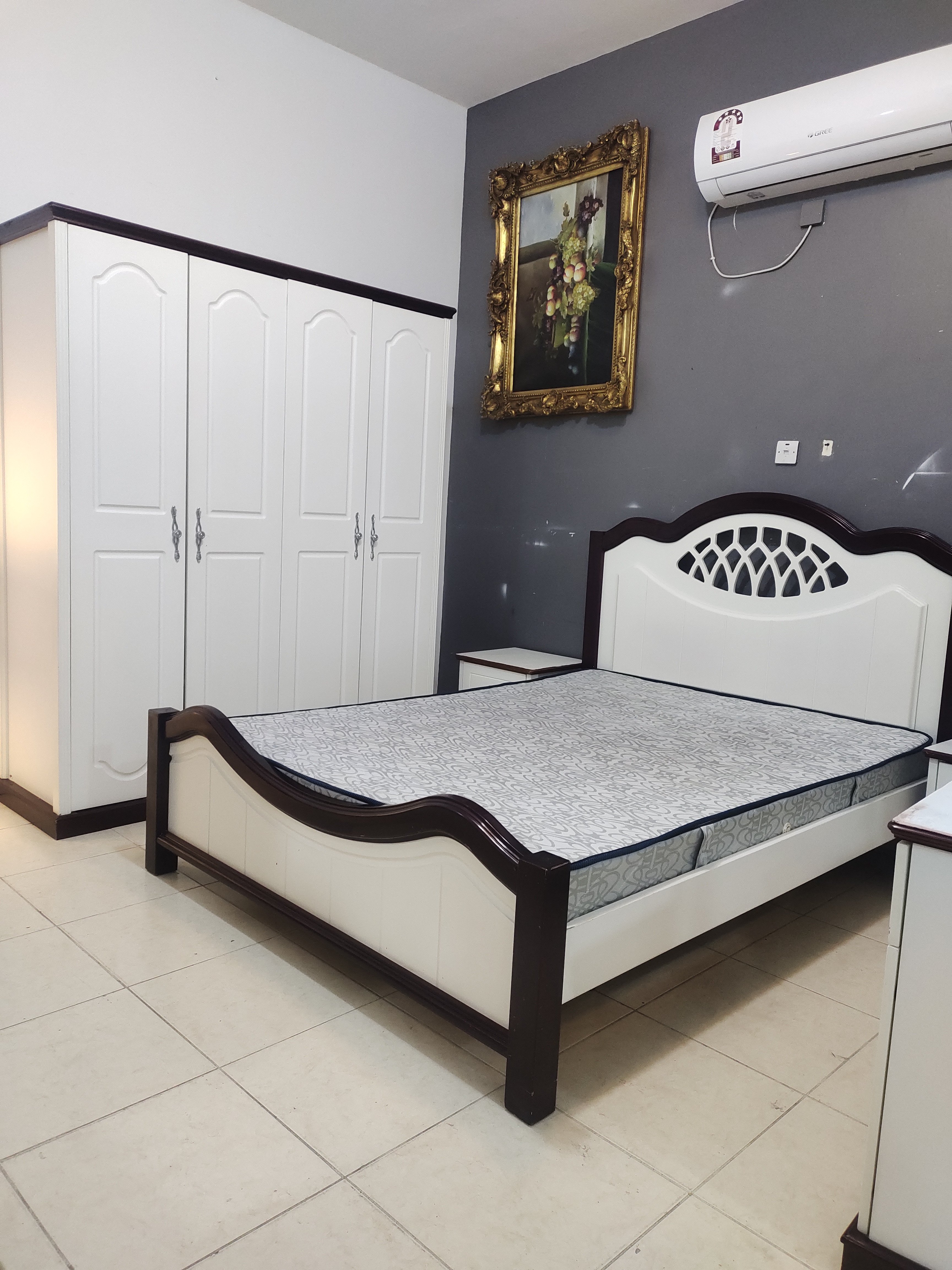 Queen size bedroom set for sale  - Image 6