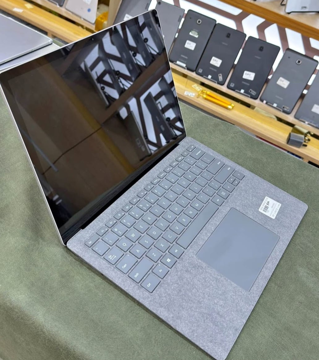Surface 4 i7-11th Generation /16/512 new Condition laptop  - Image 4