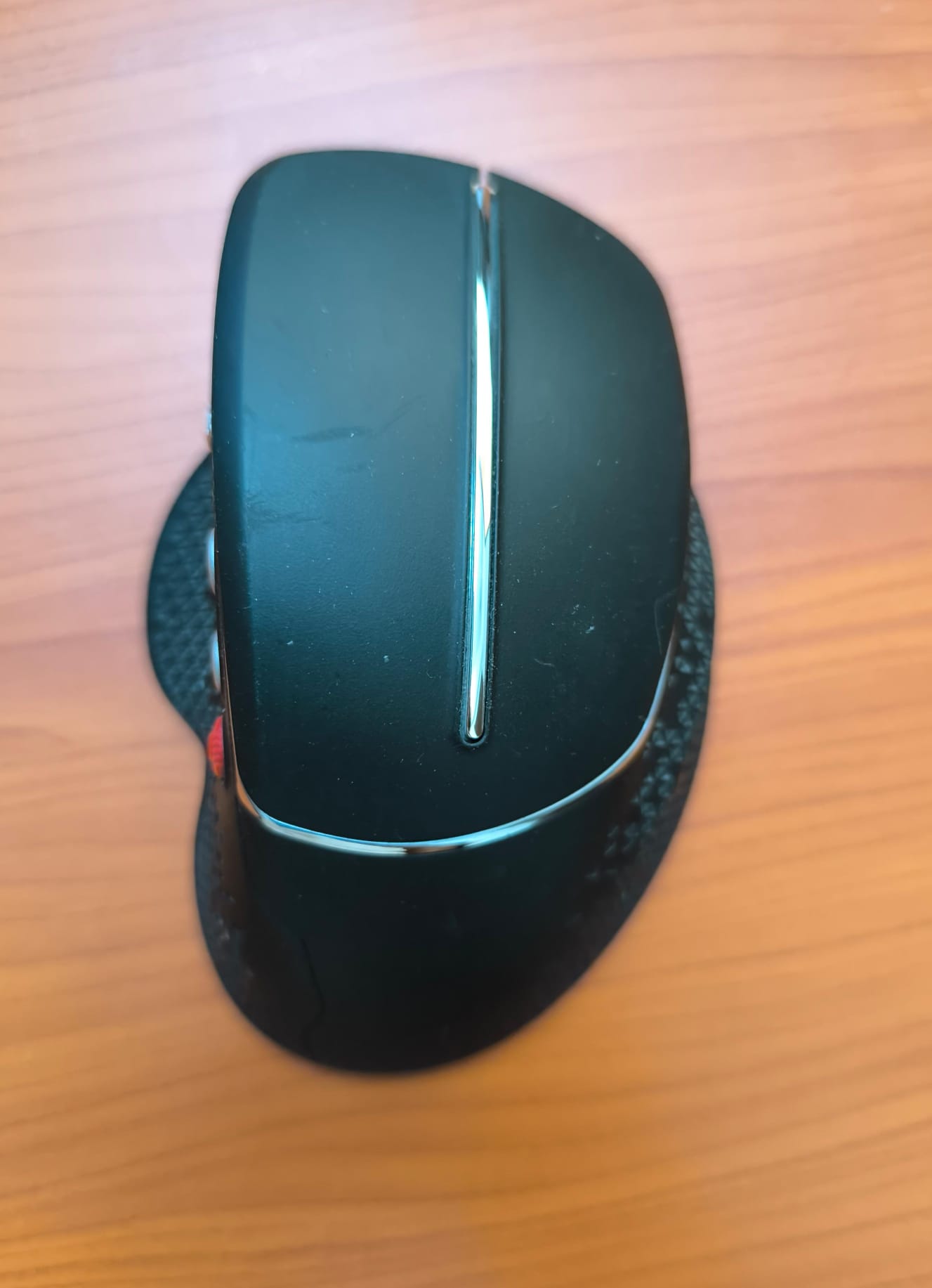 Ergonomic Wireless Mouse, side scroller and DPI switching - Image 1
