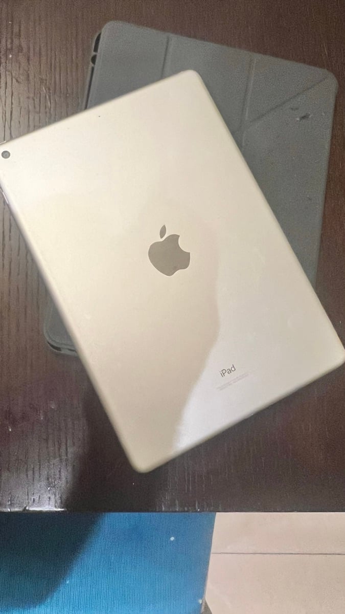 Ipad 8th generation - Image 1
